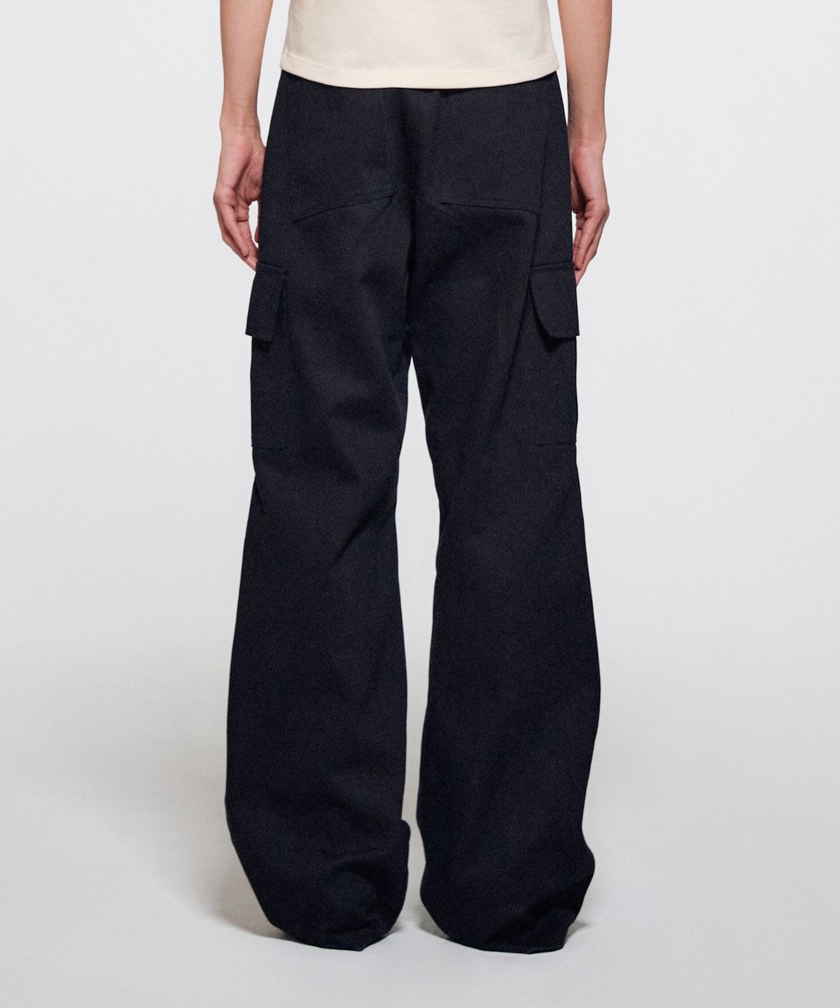 이알에이(ERA) MEN DIAGONAL CUT CARGO PANTS - BLACK