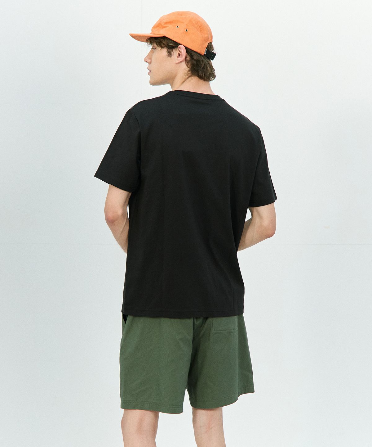 베이직하우스(BASIC HOUSE) 면20수 레귤러핏 반팔티셔츠 블랙 LATS0115