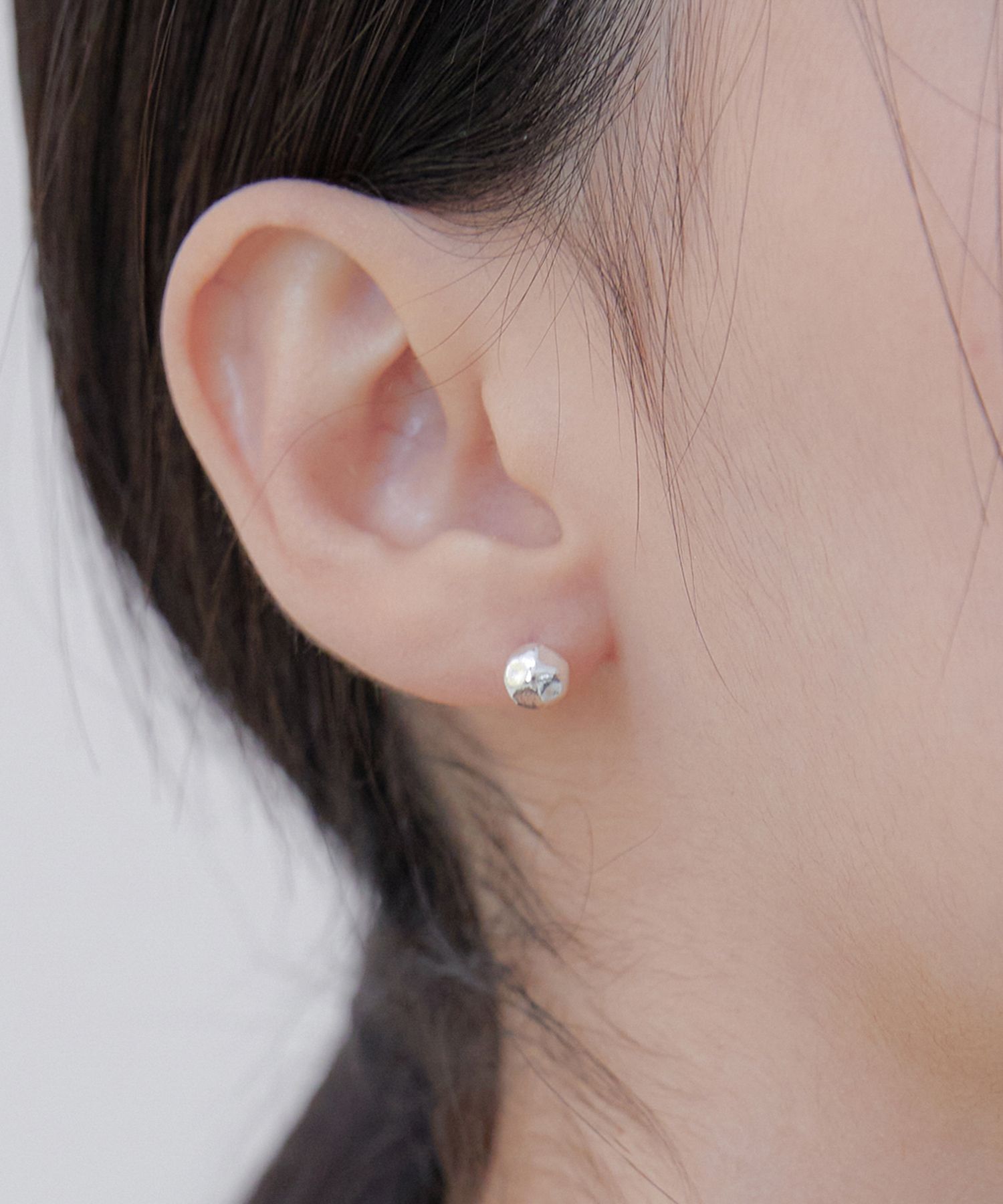 Byweekend☆[silver925] Mini hammer ball earring ピアス MUSINSA | BYWEEKEND Mini hammer ball earring