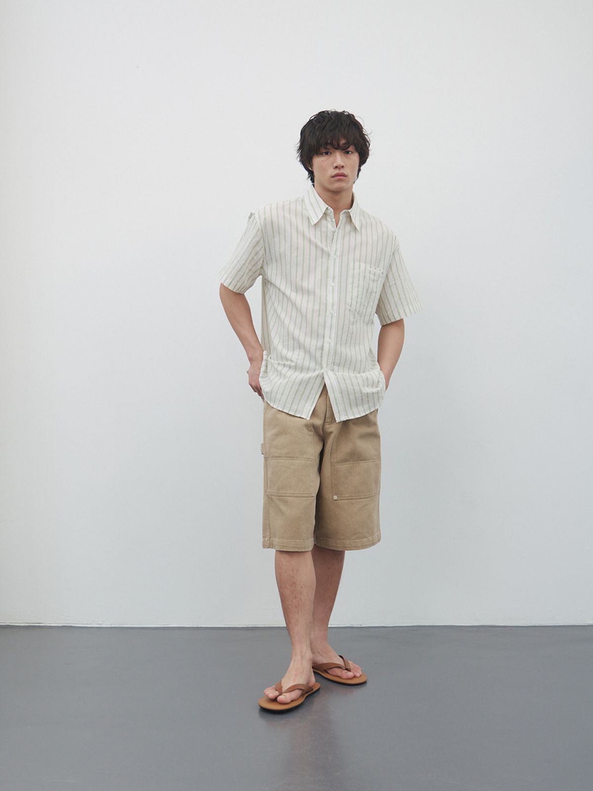 기준 맨(KIJUN MEN) Rivet Edge Bermuda Shorts Beige