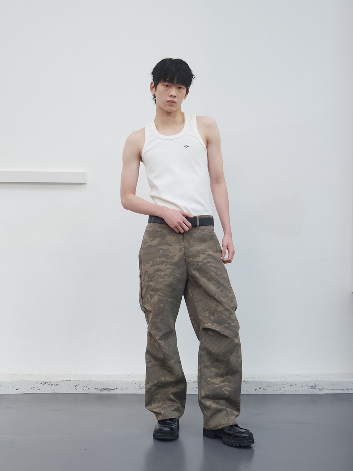 기준 맨(KIJUN MEN) Armour Fit Tank Top Off-White