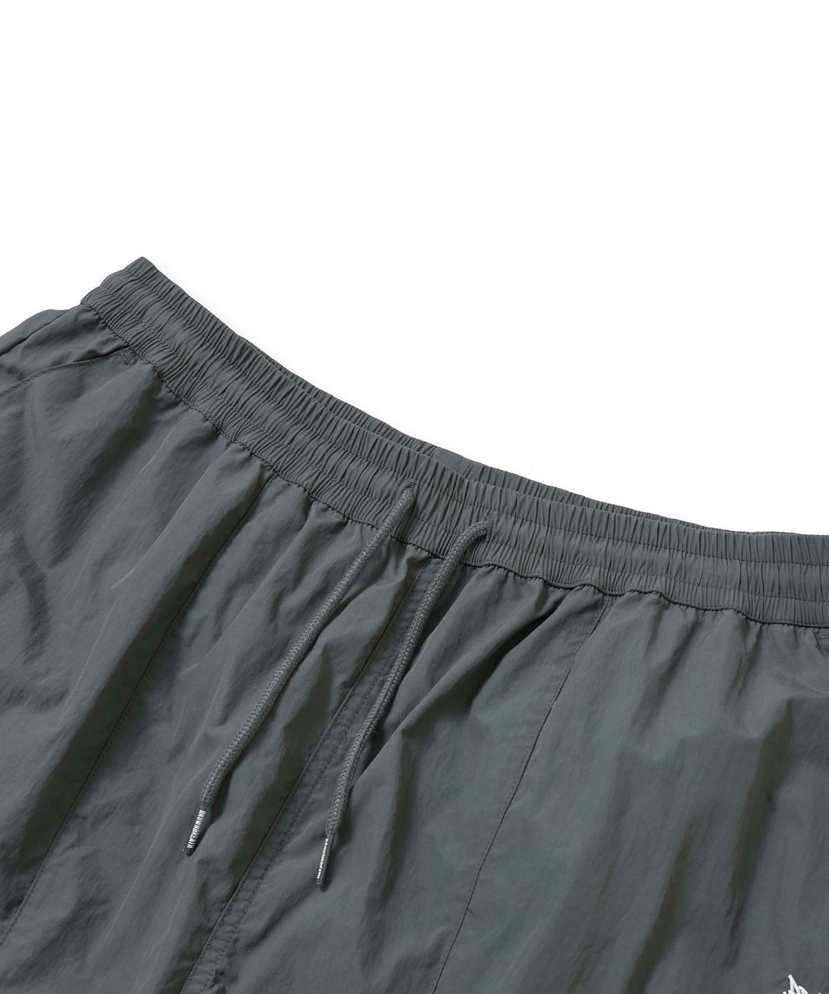 브라운브레스(BROWNBREATH) TAG NYLON POCKET SHORTS - CHARCOAL