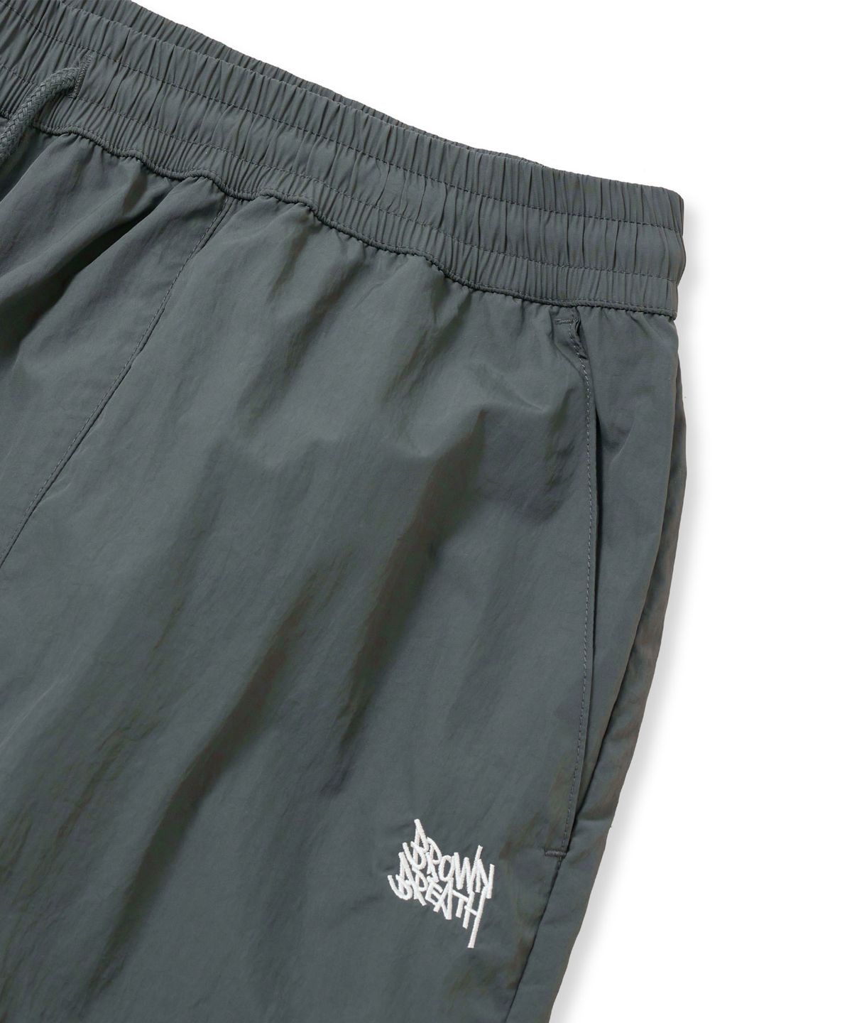 브라운브레스(BROWNBREATH) TAG NYLON POCKET SHORTS - CHARCOAL