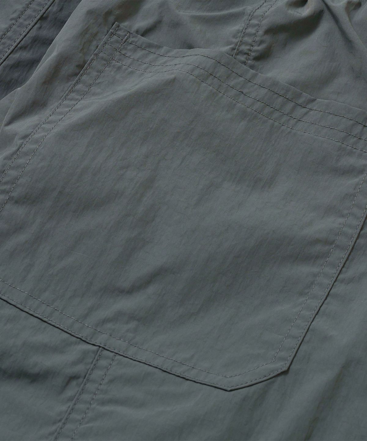 브라운브레스(BROWNBREATH) TAG NYLON POCKET SHORTS - CHARCOAL