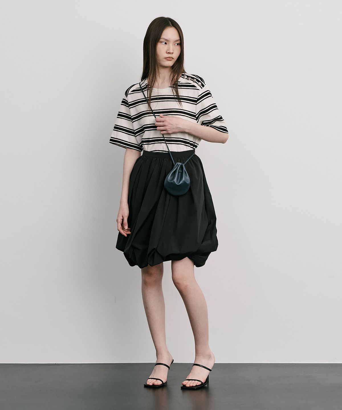 분더캄머(WNDERKAMMER) Moon Jar - Shaped  Belted Bag_Navy(달항아리 모양 벨트백_네이비)