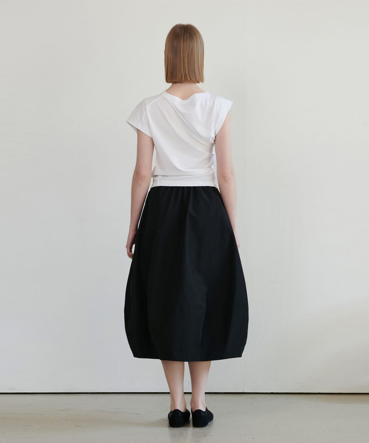 언뮤트(UNMUTE) VOLUMINOUS LONG SKIRT_BLACK