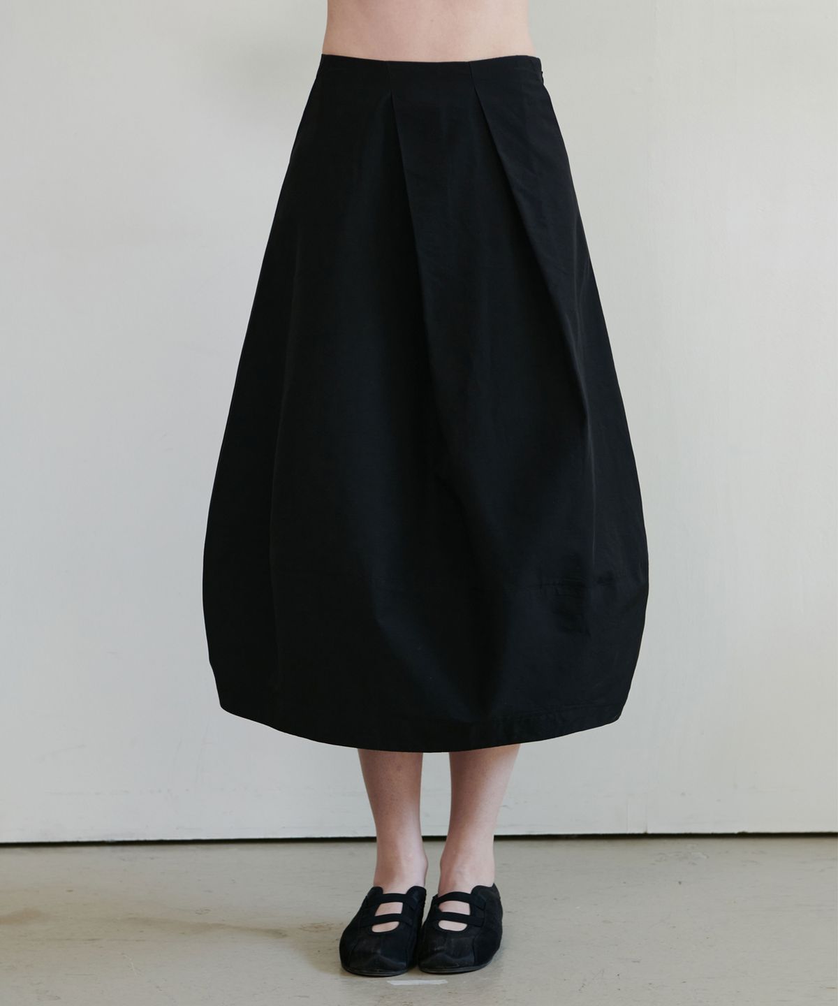 언뮤트(UNMUTE) VOLUMINOUS LONG SKIRT_BLACK