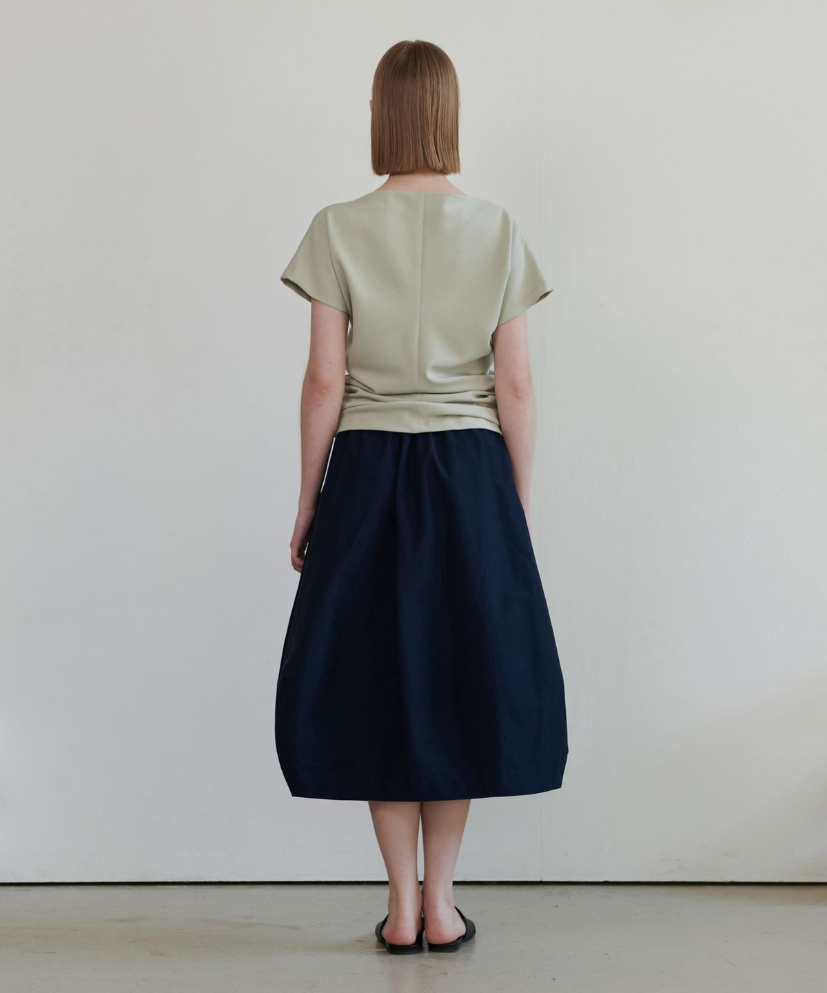 언뮤트(UNMUTE) VOLUMINOUS LONG SKIRT_NAVY
