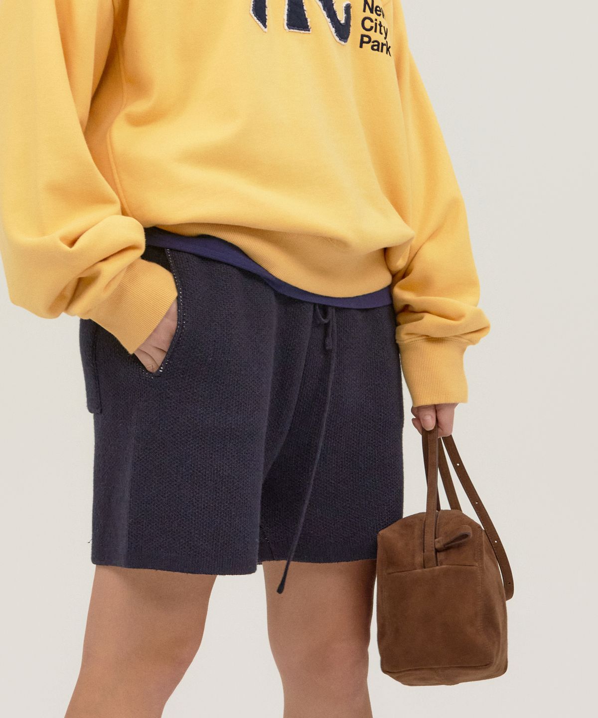 노앙(NOHANT) SUEDE PICNIC BAG BROWN