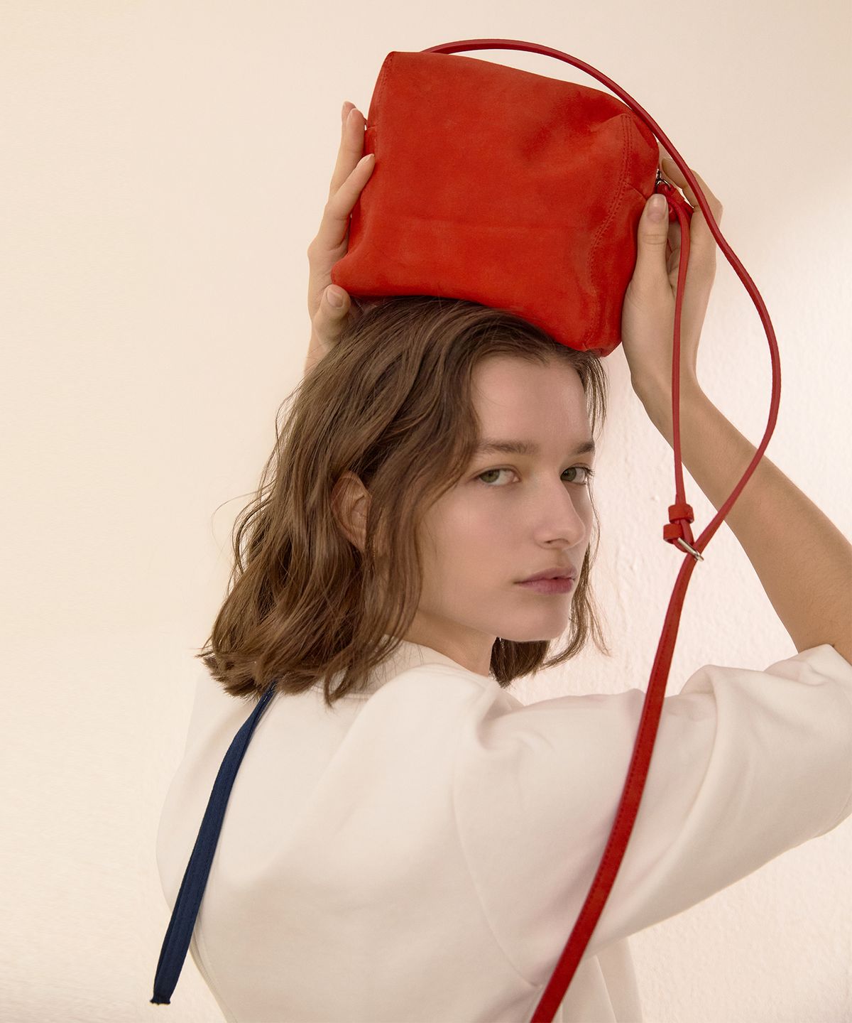 노앙(NOHANT) SUEDE PICNIC BAG RED