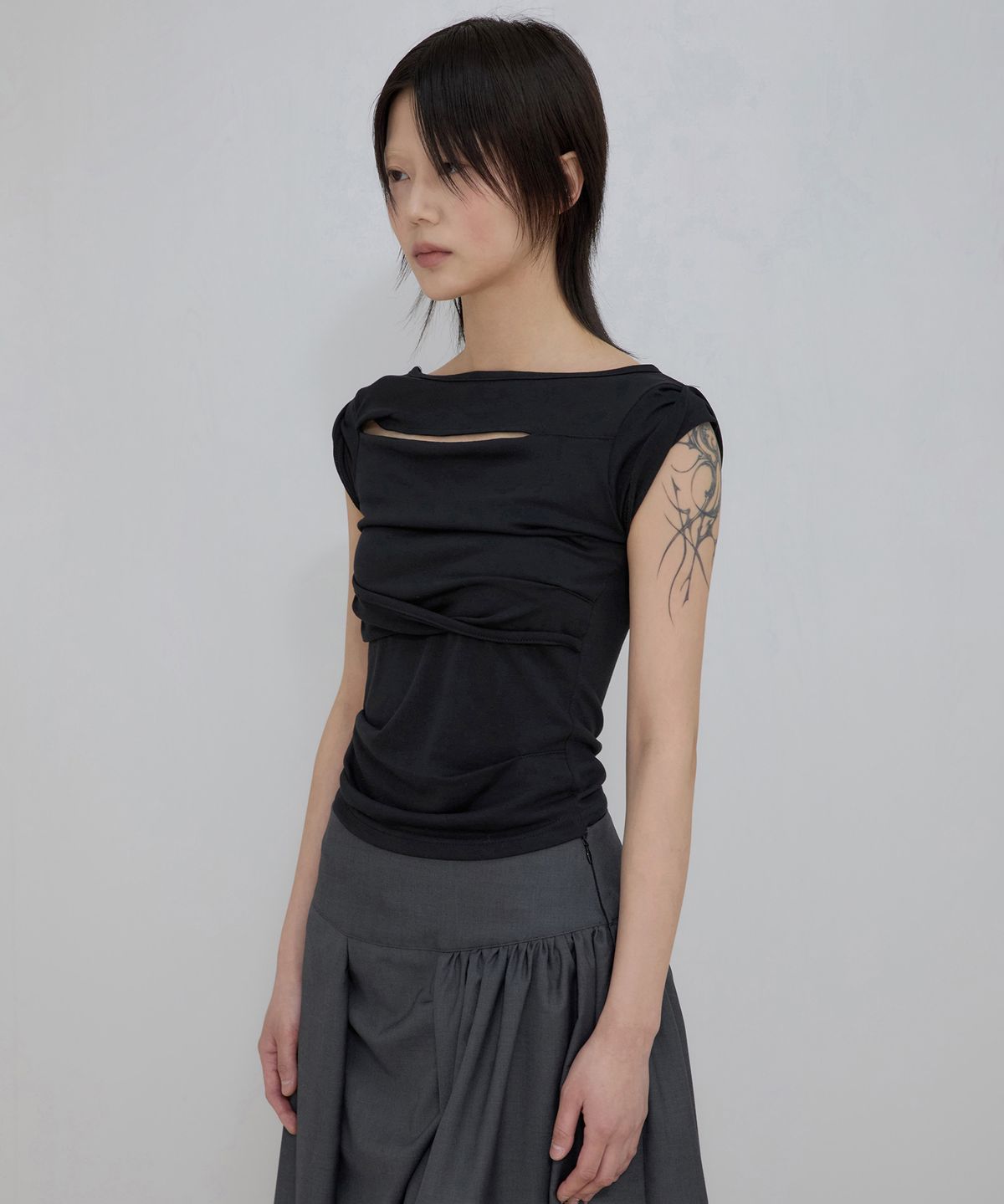 플레어업(FLAREUP) Asymmetrical Draped Roll-Up T-Shirt (FL-165_Black)
