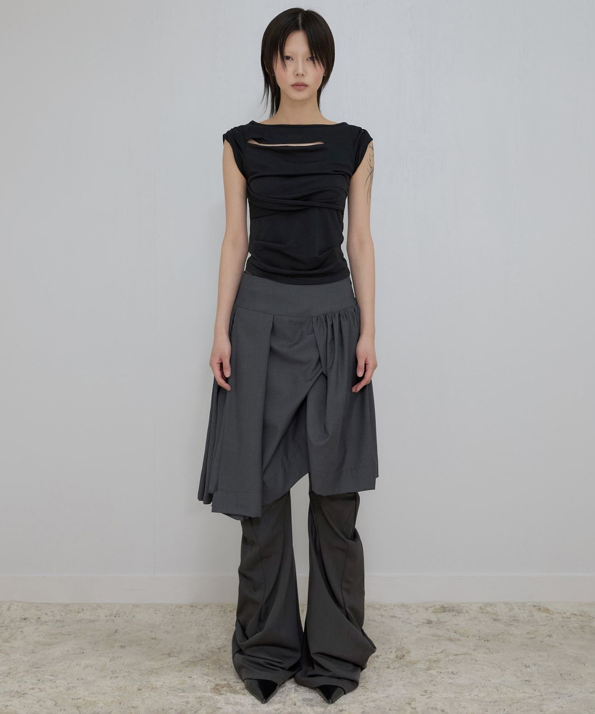 플레어업(FLAREUP) Asymmetrical Draped Roll-Up T-Shirt (FL-165_Black)