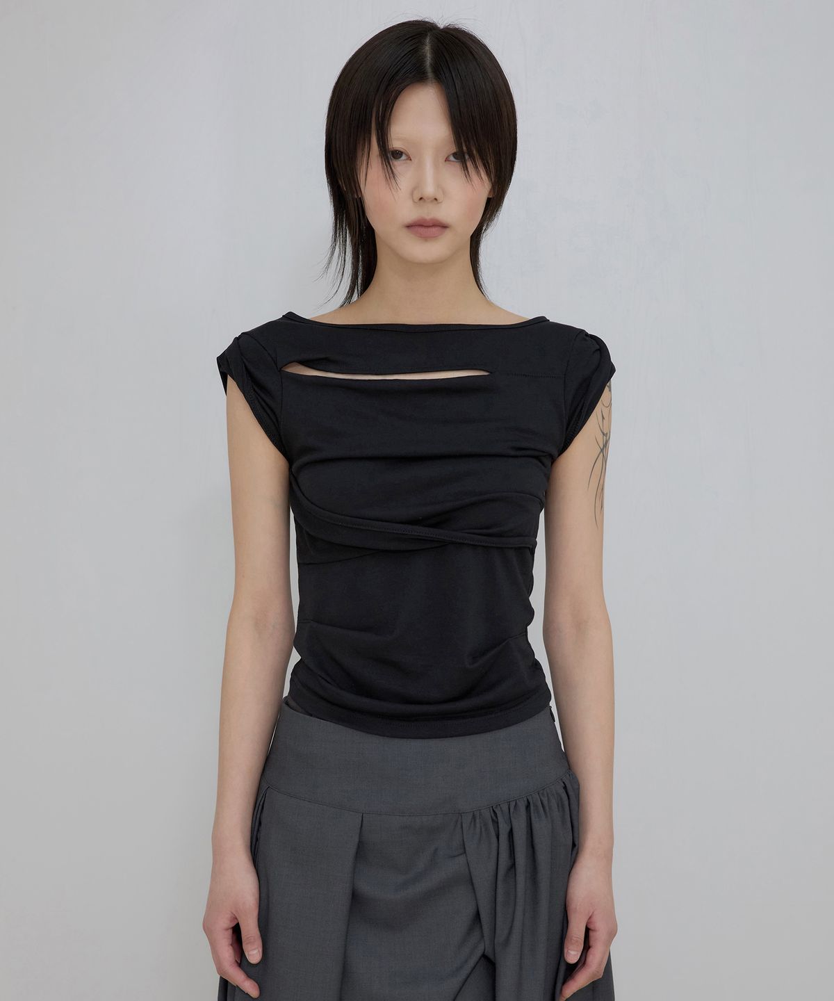 플레어업(FLAREUP) Asymmetrical Draped Roll-Up T-Shirt (FL-165_Black)