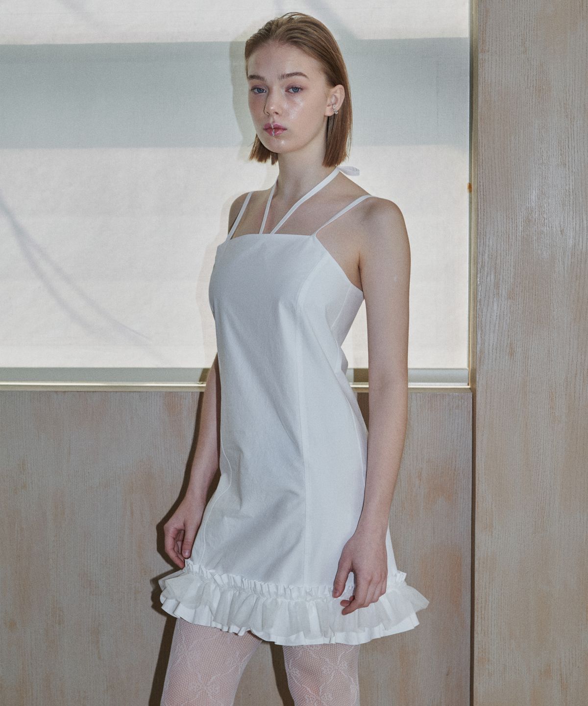 언뮤트(UNMUTE) RUFFLE HEM MINI DRESS_WHITE