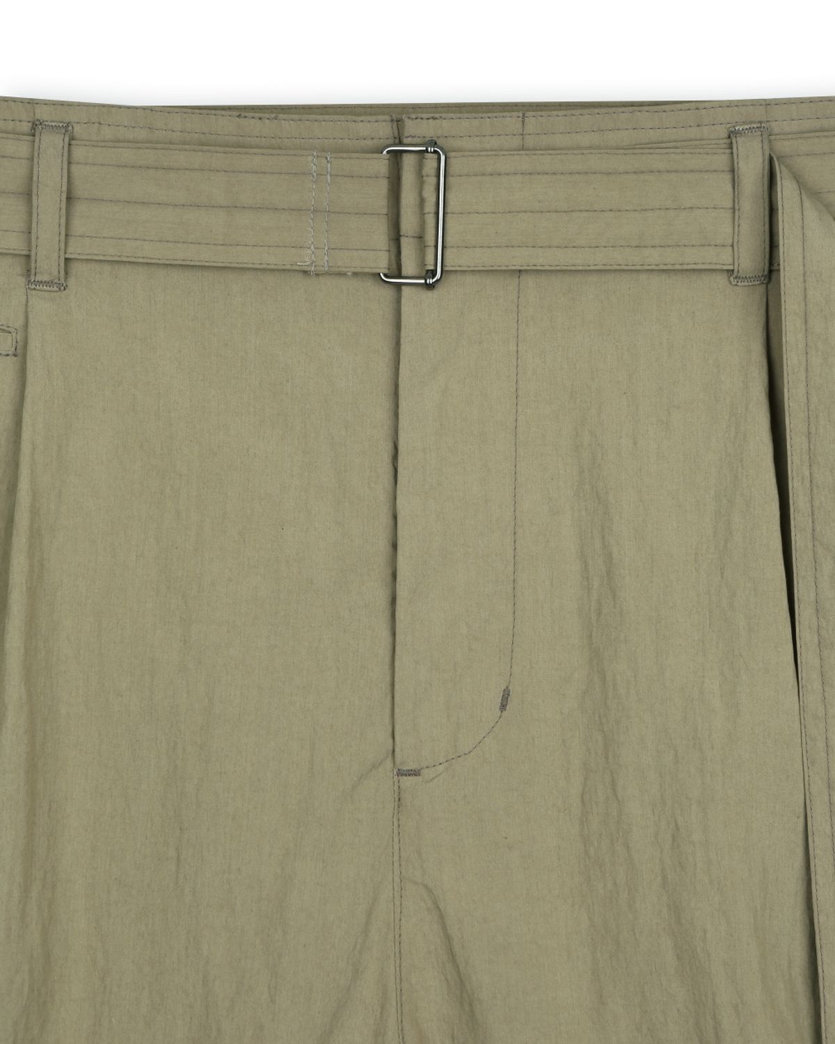비슬로우(BESLOW) CRINKLE BELTED ONE TUCK SHORTS OLIVE
