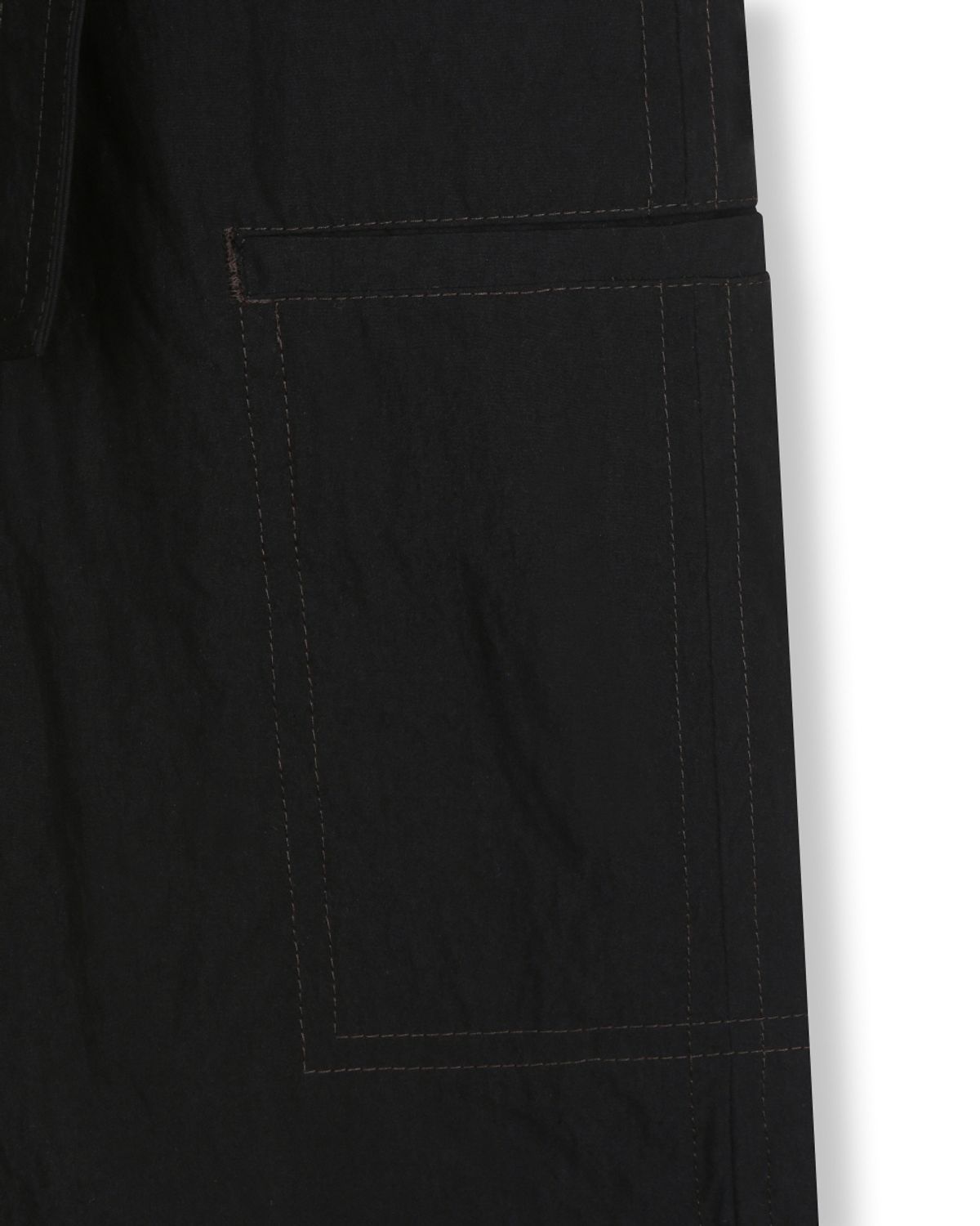 비슬로우(BESLOW) CRINKLE BELTED ONE TUCK SHORTS BLACK