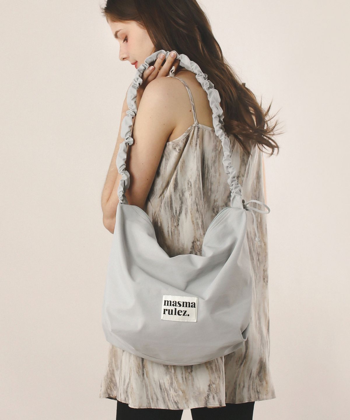 마스마룰즈(MASMARULEZ) Nylon 2way shirring hobo bag_Gray