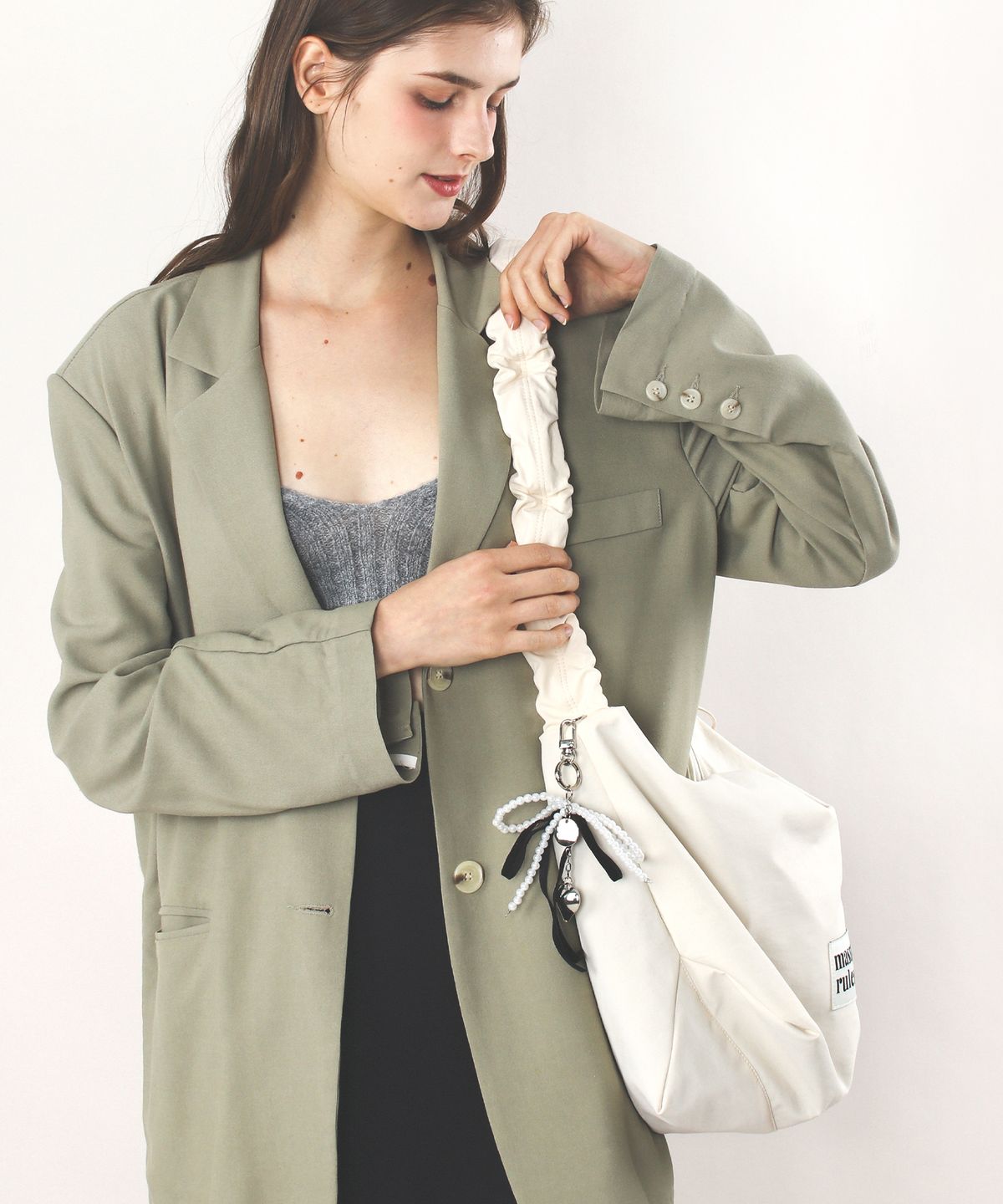 마스마룰즈(MASMARULEZ) Nylon 2way shirring hobo bag_Creem beige