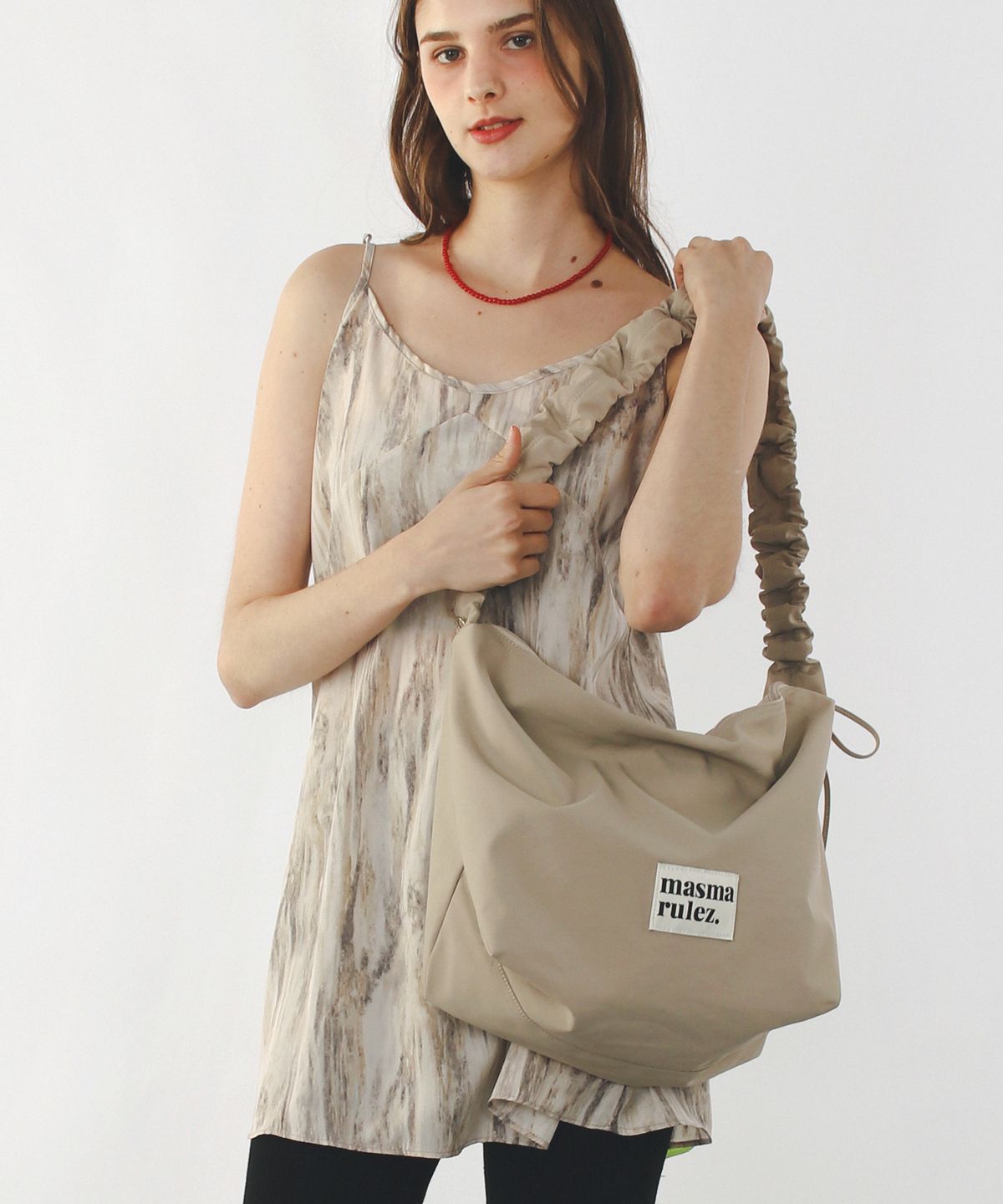 마스마룰즈(MASMARULEZ) Nylon 2way shirring hobo bag_Mocha beige