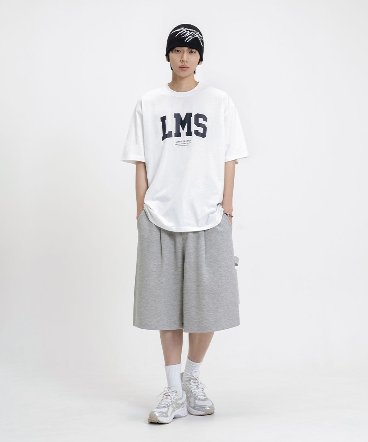 리메인세컨드(LEMAIN SECOND) 버뮤다 와이드 원턱 카펜터 스웨트 쇼츠_2COLOR