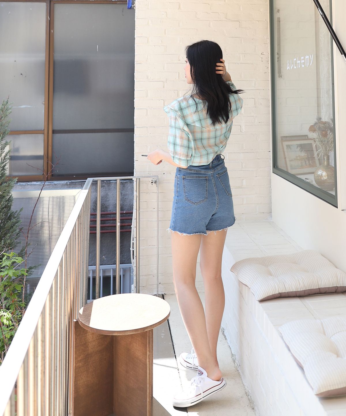 빼빼(BBAEBBAE) 속밴딩 밑단컷팅 하이웨스트 데님 반바지
