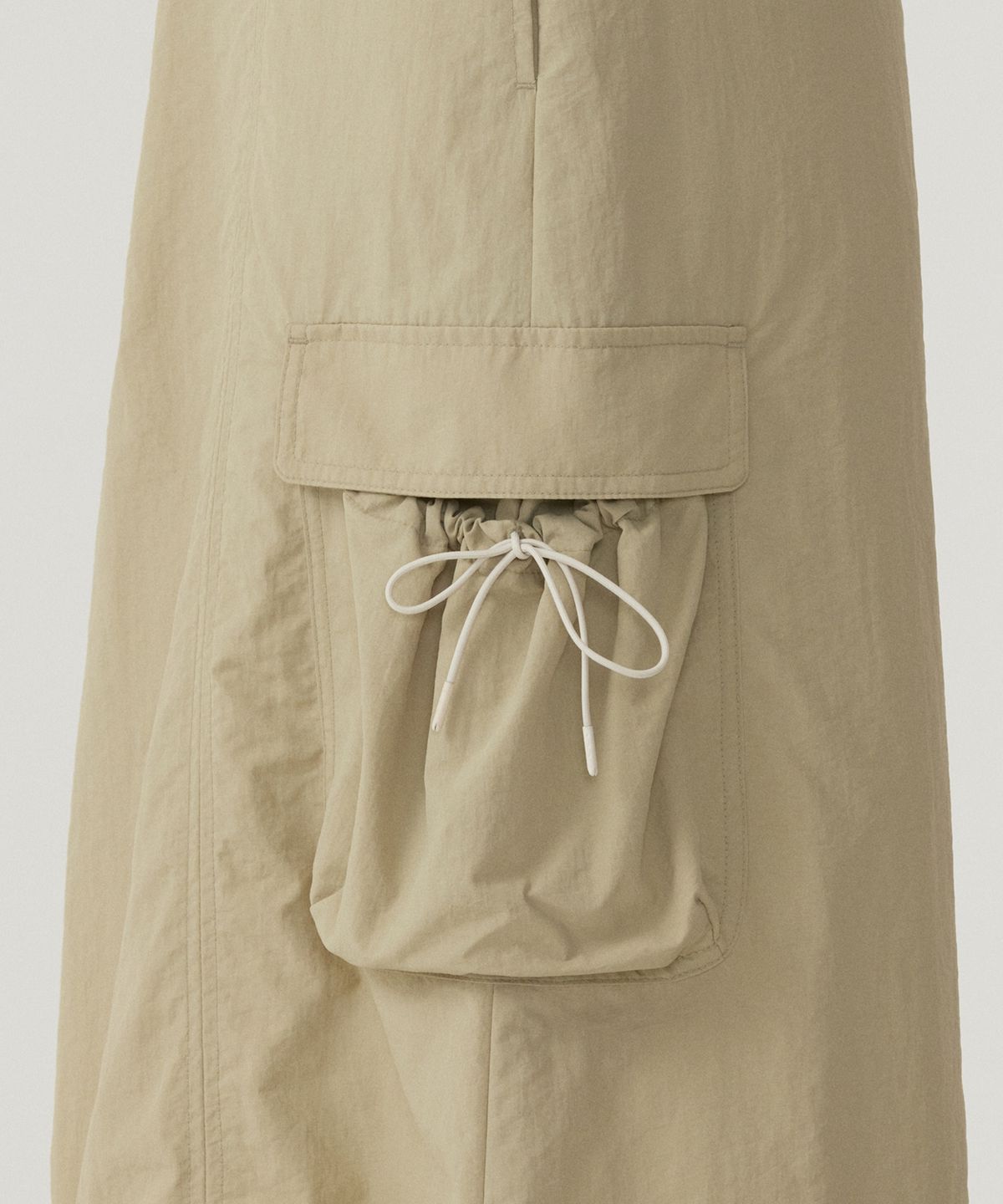 커버낫 우먼(COVERNAT WOMAN) 우먼 스트링 카고 스커트 Light Khaki