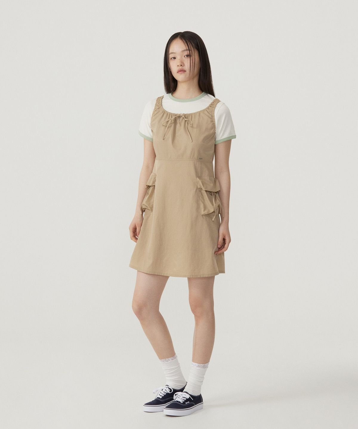 커버낫 우먼(COVERNAT WOMAN) 우먼 셔링 카고 슬리브리스 원피스 Beige