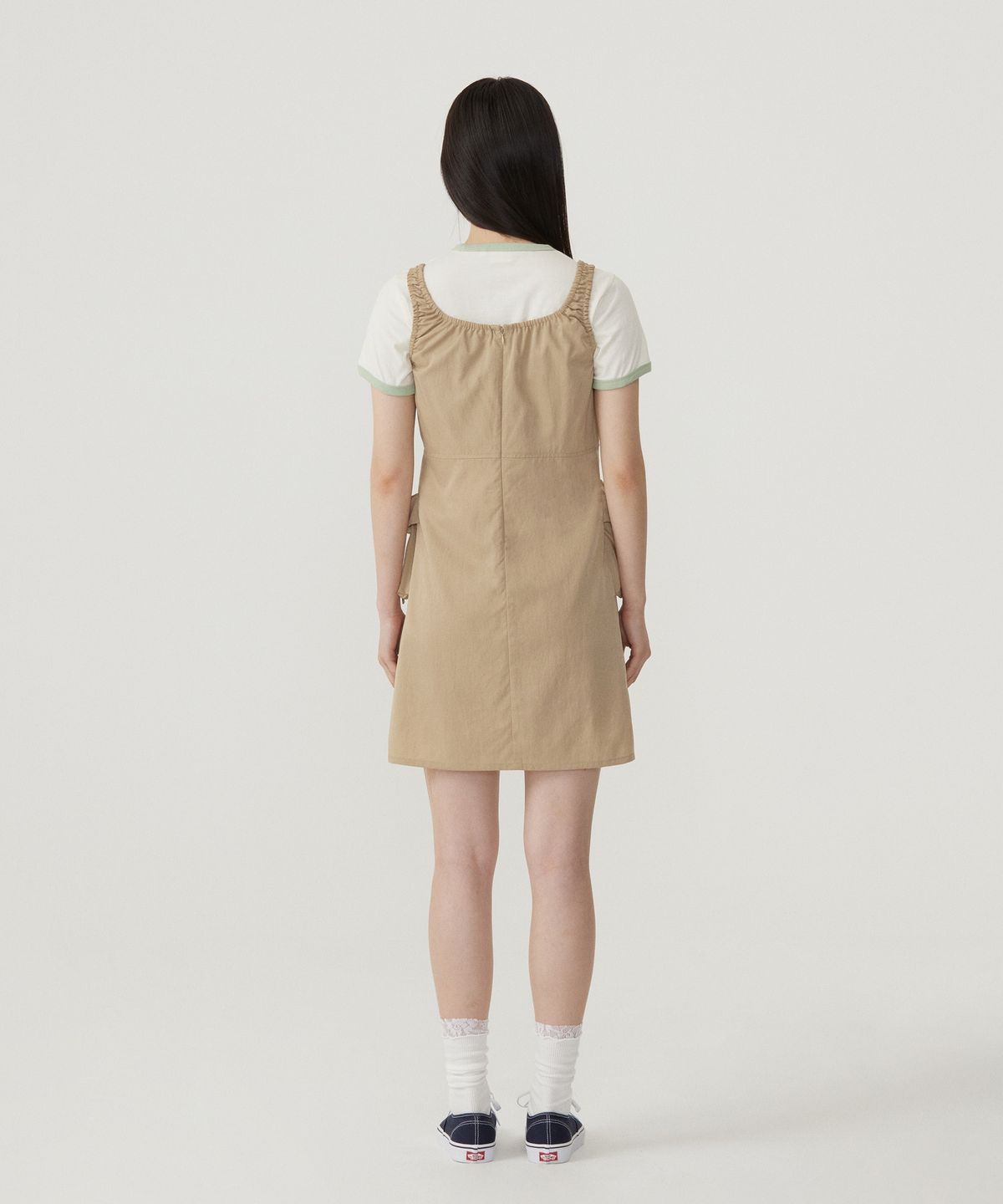 커버낫 우먼(COVERNAT WOMAN) 우먼 셔링 카고 슬리브리스 원피스 Beige