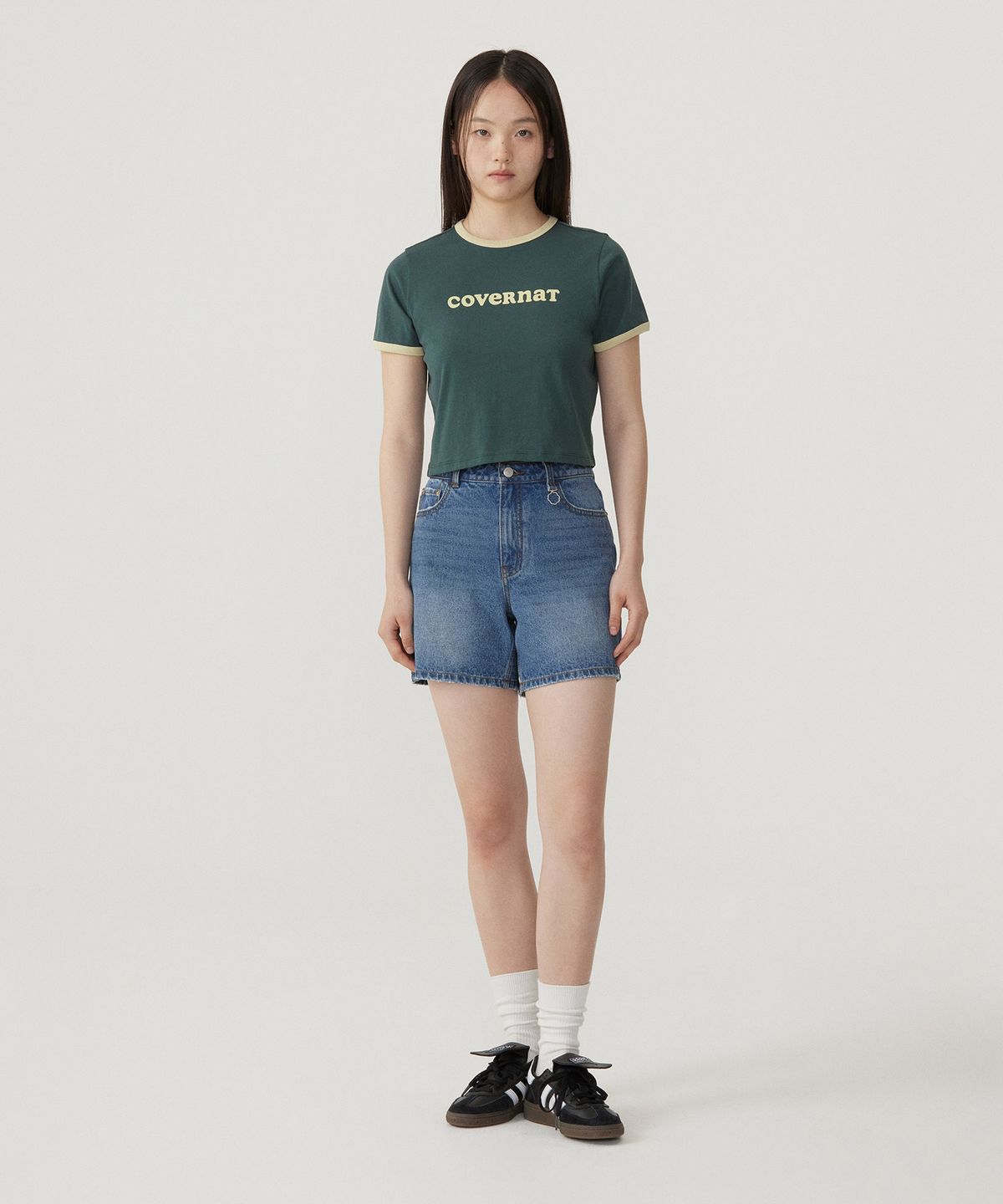 커버낫 우먼(COVERNAT WOMAN) 우먼 크롭 쿠퍼로고 링거 티셔츠 Green