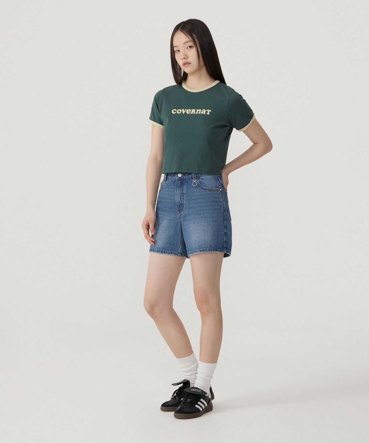 커버낫 우먼(COVERNAT WOMAN) 우먼 크롭 쿠퍼로고 링거 티셔츠 Green