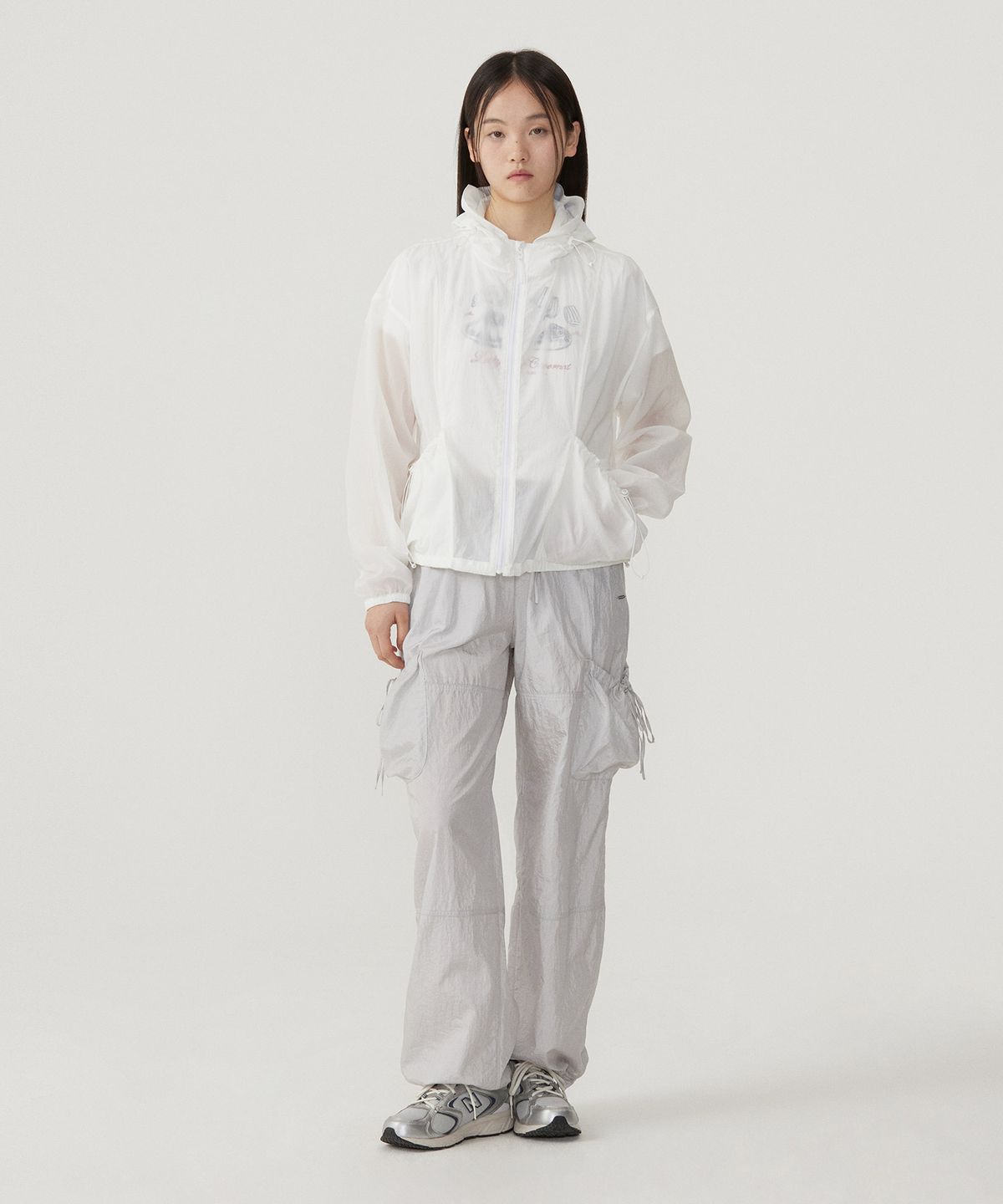 커버낫 우먼(COVERNAT WOMAN) 우먼 시어 셔링 나일론 자켓 White