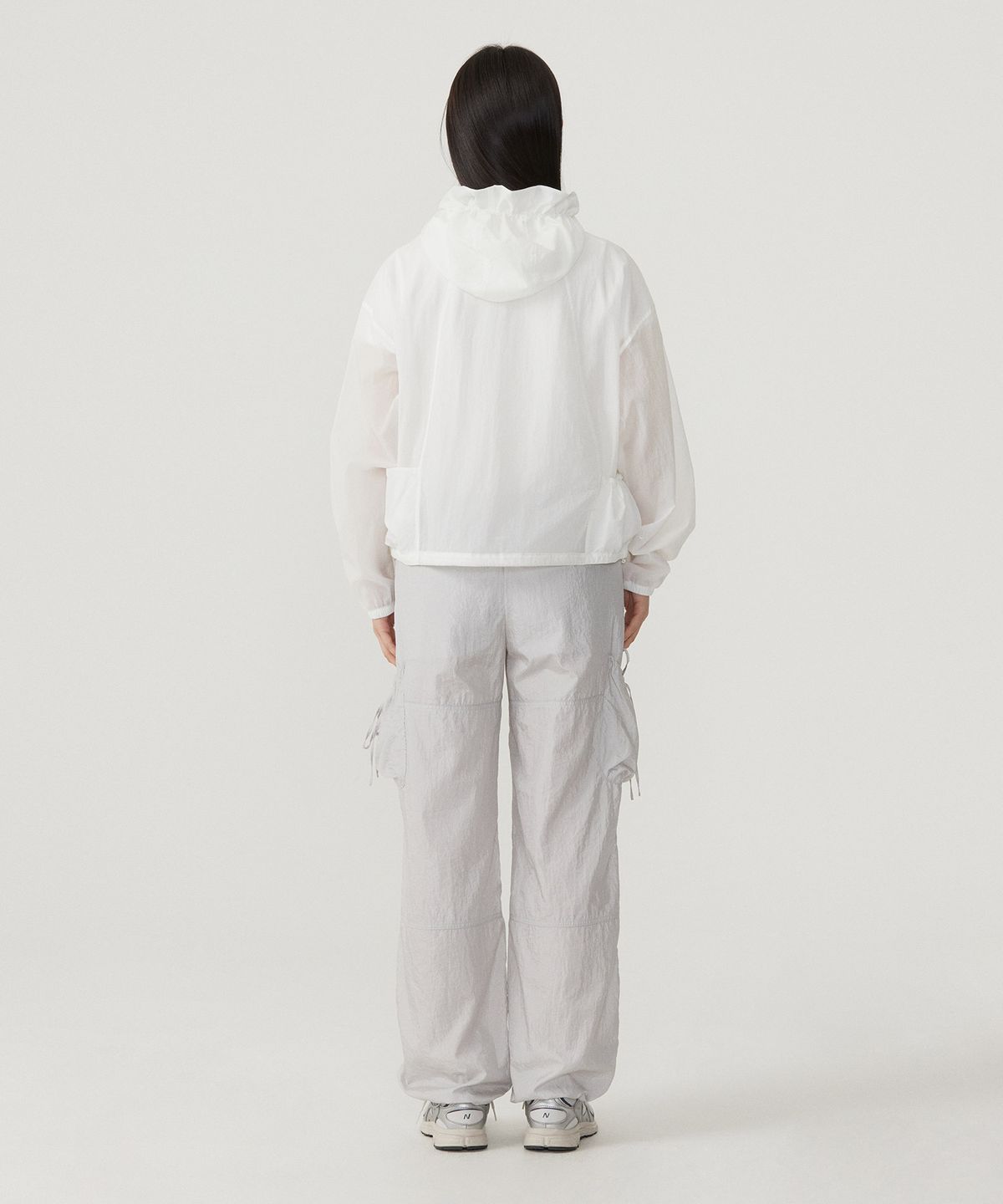 커버낫 우먼(COVERNAT WOMAN) 우먼 시어 셔링 나일론 자켓 White