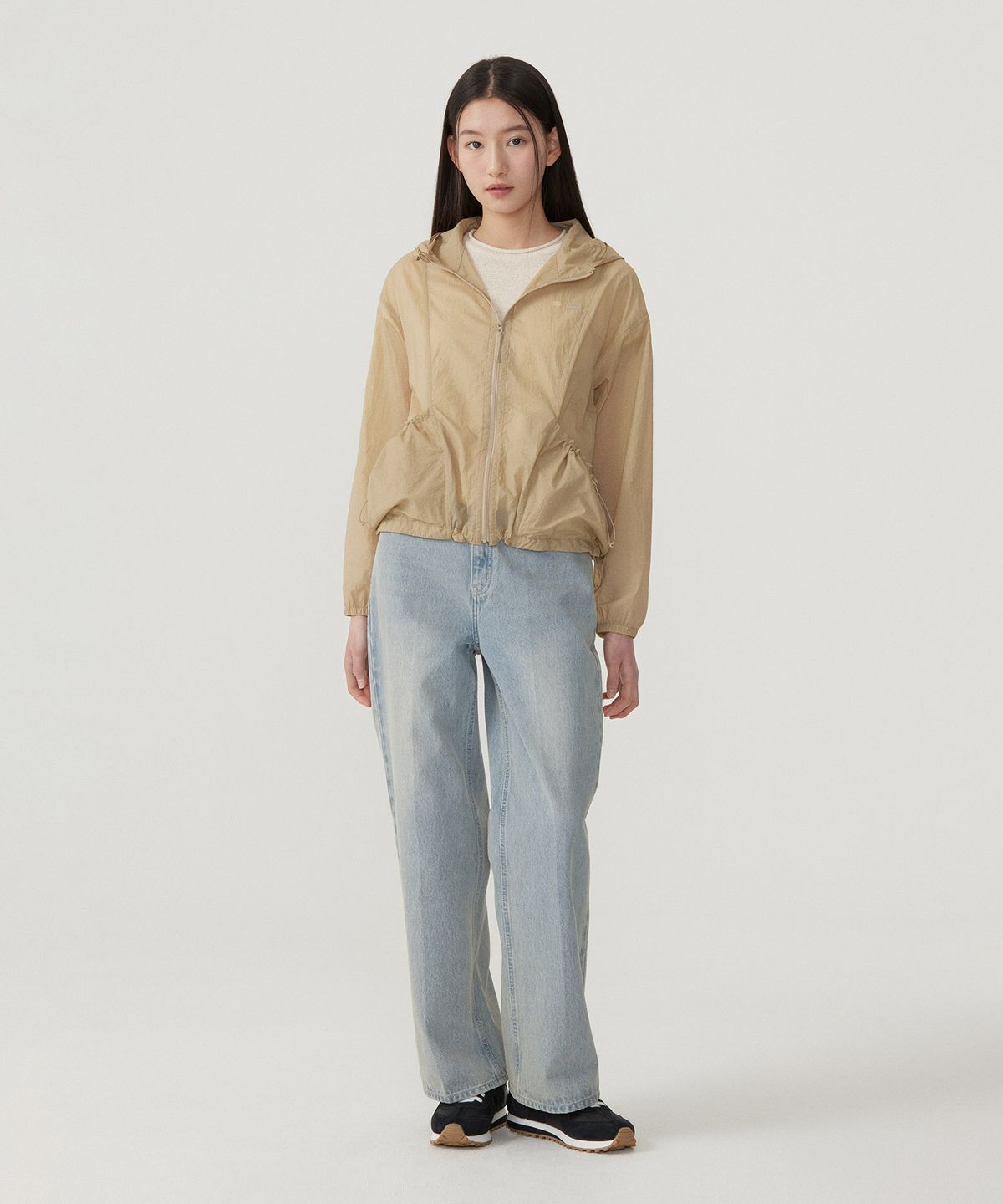 커버낫 우먼(COVERNAT WOMAN) 우먼 시어 셔링 나일론 자켓 Beige
