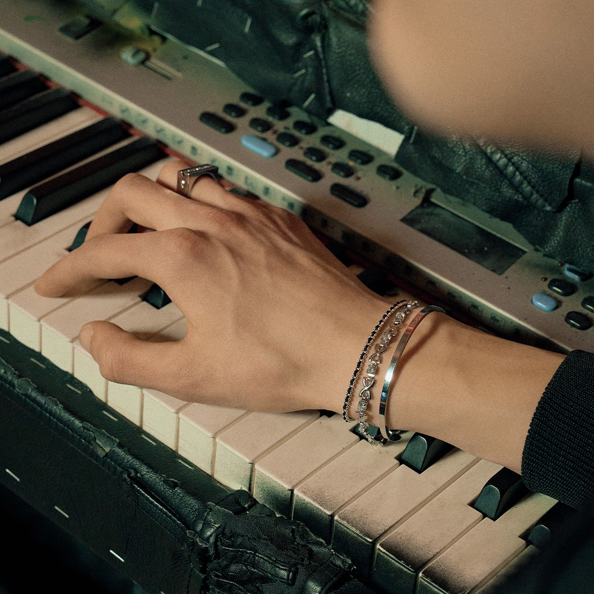 실버태그(SILVERTAG) 로고 실버 뱅글 BB-25SSR9