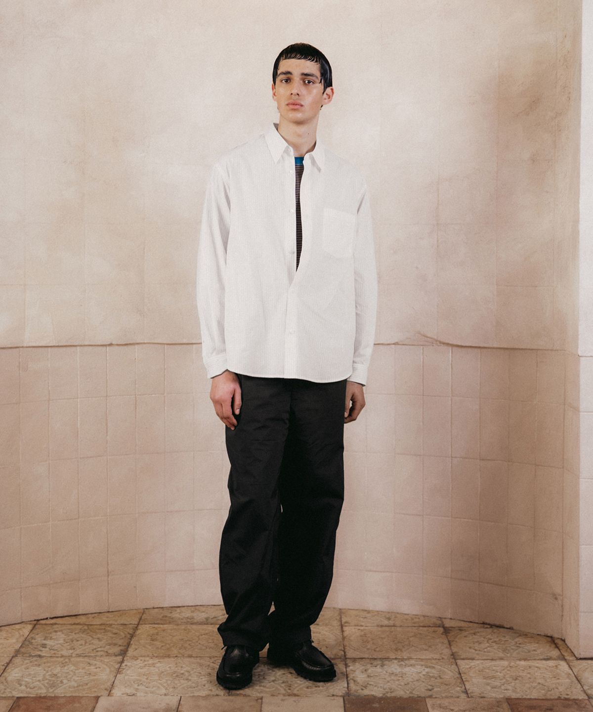 셔터(SHIRTER) EDITOR SHIRT (PIN WHITE)