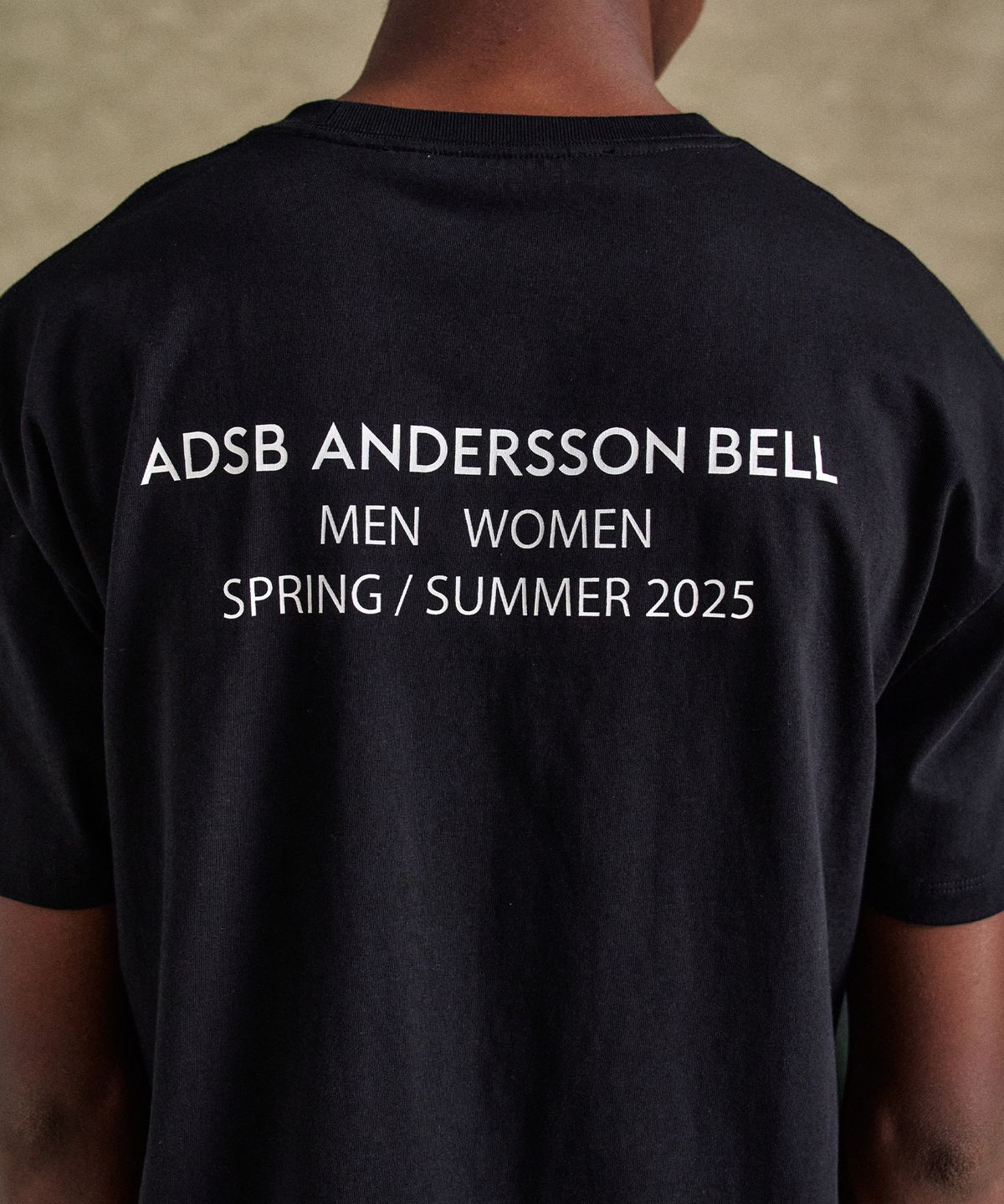 앤더슨벨(ADSB ANDERSSON BELL) 가스 스테이션 로고 티셔츠 atb1289m(BLACK)