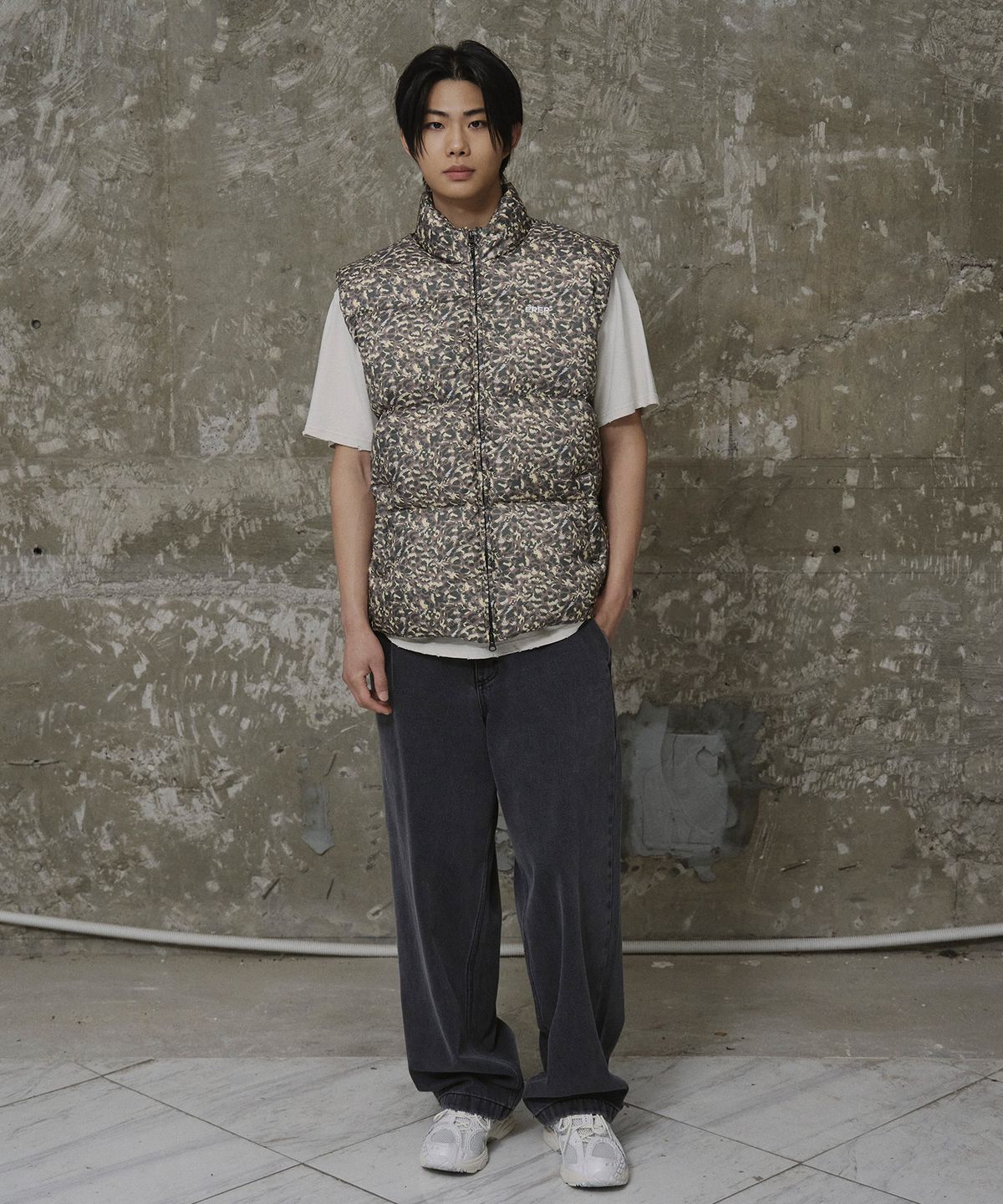 에르에르(ERER) [UN] Leopard Print Down Vest Khaki