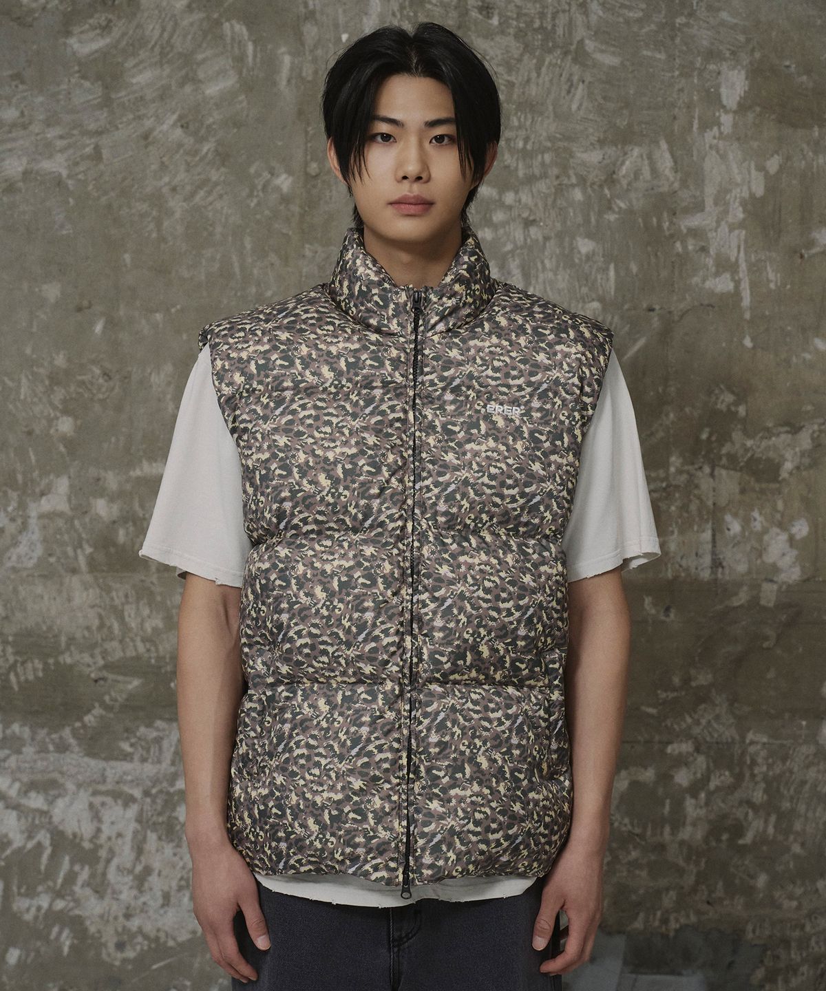 에르에르(ERER) [UN] Leopard Print Down Vest Khaki