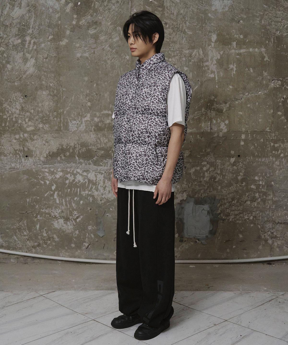 에르에르(ERER) [UN] Leopard Print Down Vest Gray