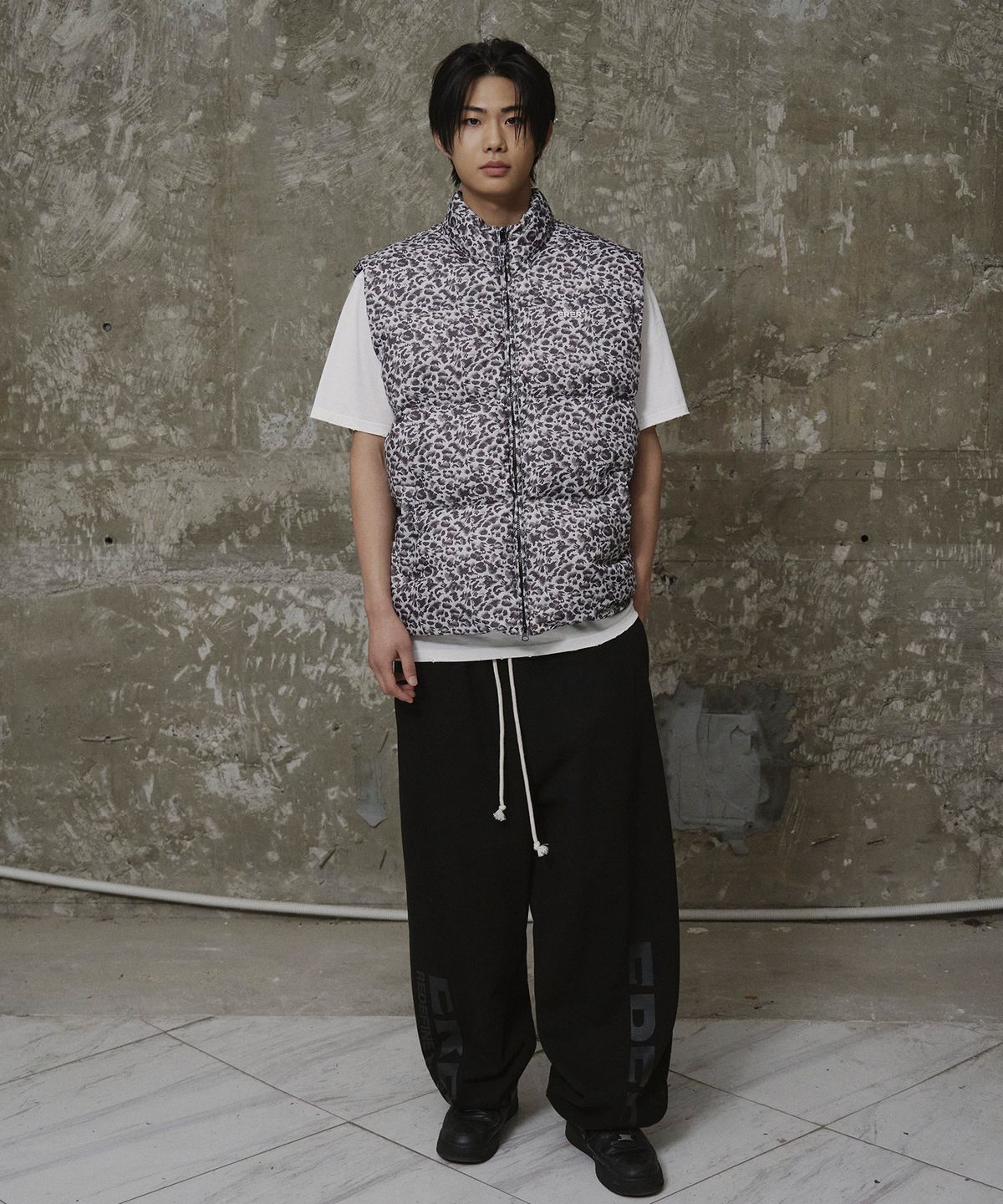 에르에르(ERER) [UN] Leopard Print Down Vest Gray