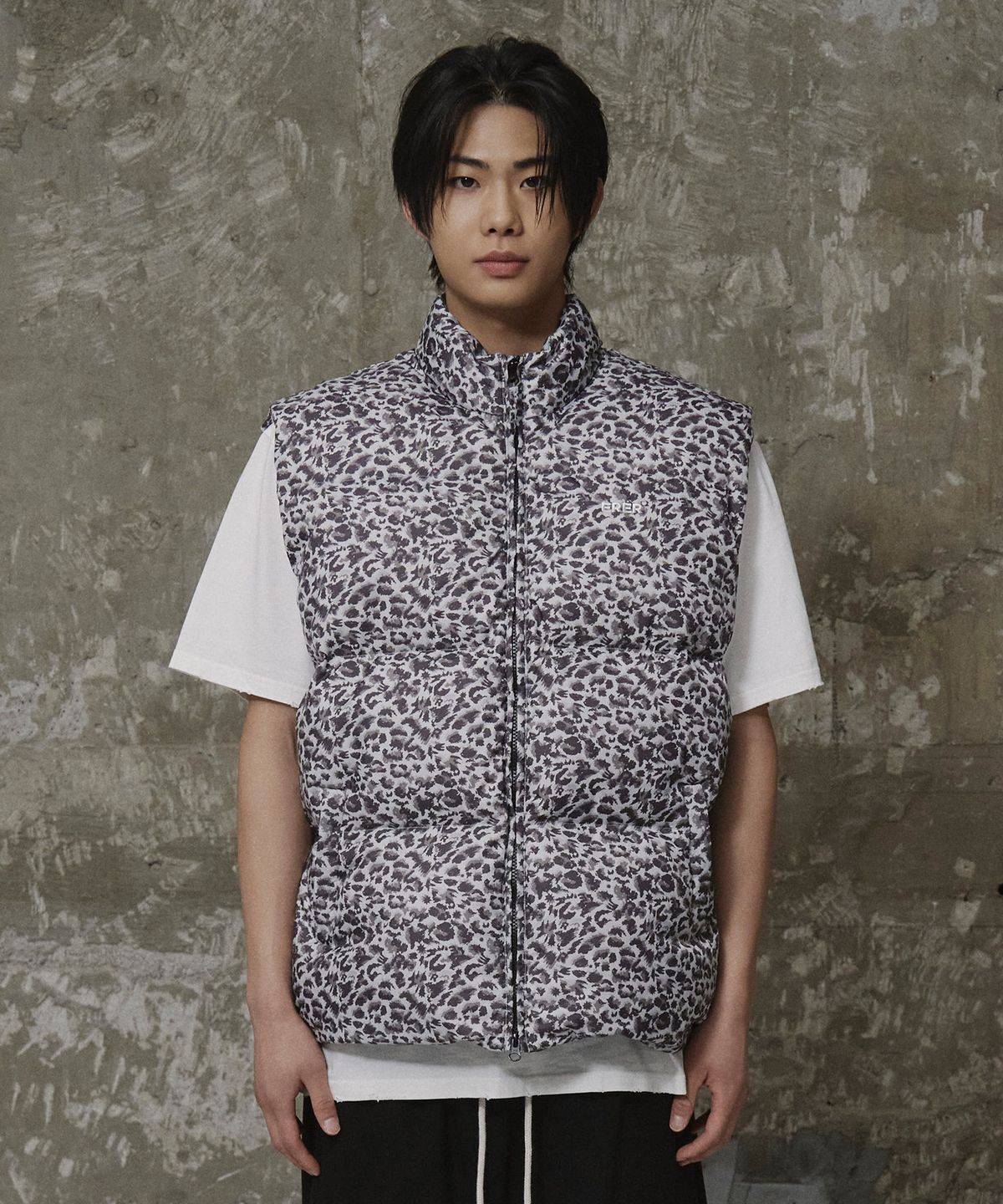 에르에르(ERER) [UN] Leopard Print Down Vest Gray