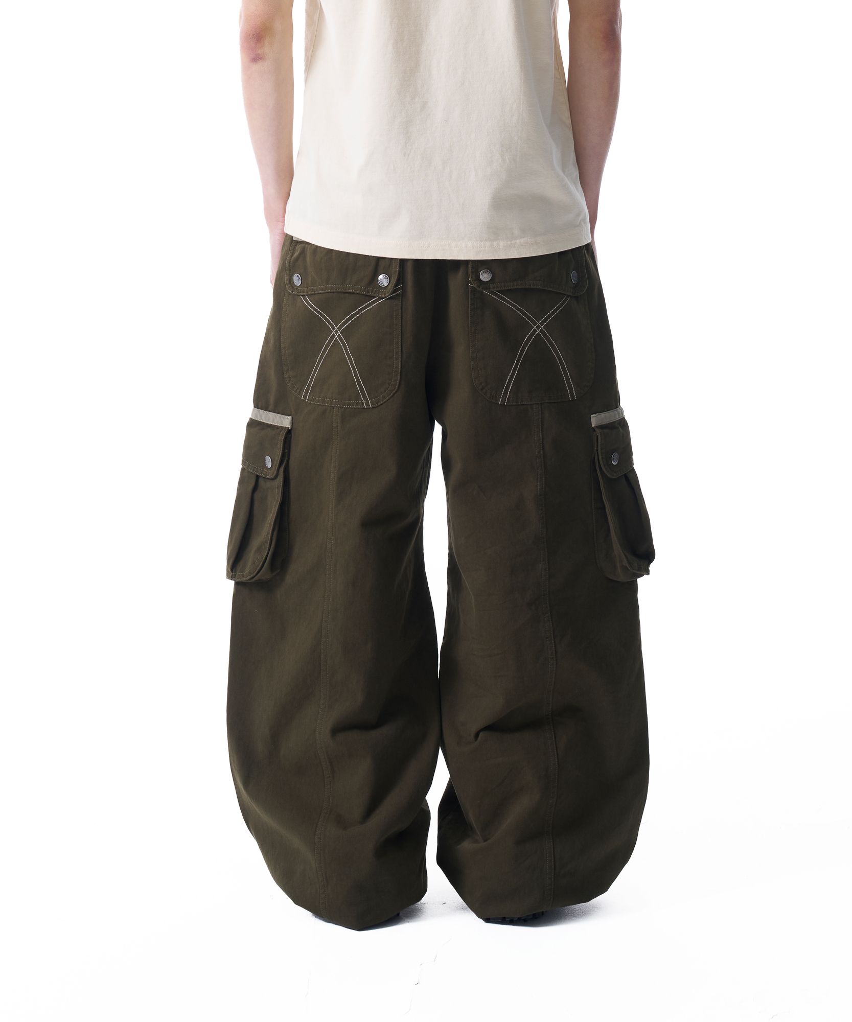 【AAKAM】Knee Pin-tuck Contrast Cargo Pants カーゴパンツ MUSINSA | AAKAM Knee Pin-tuck Contrast Cargo Pants (Dark Gray)
