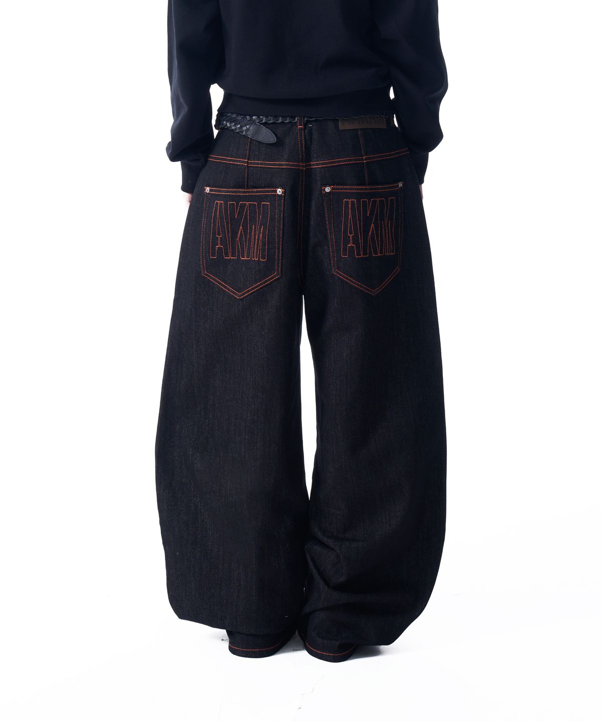 아캄(AAKAM) Stitched Denim Pants (Black)