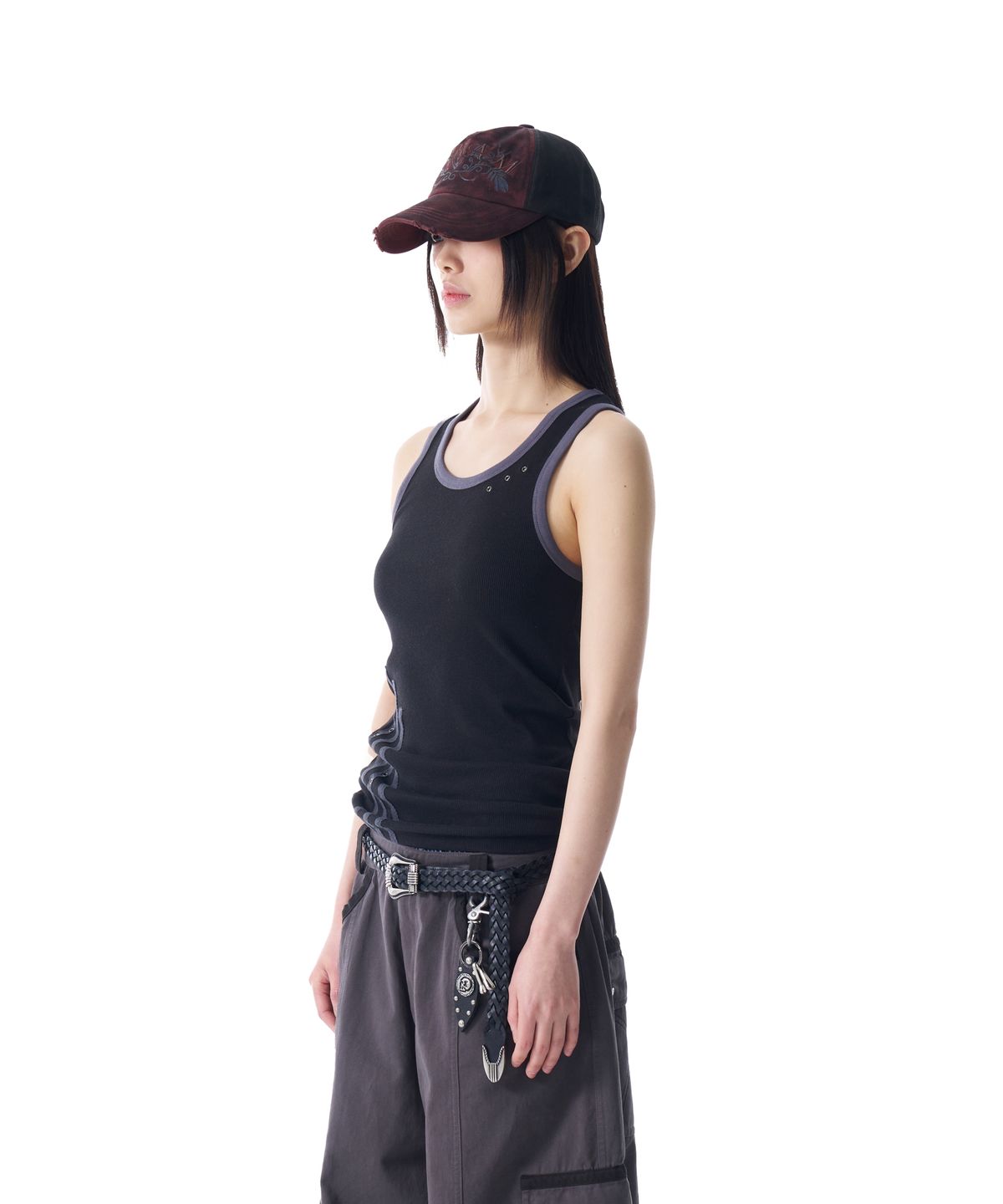 아캄(AAKAM) 3-Lined Eyelet Sleeveless (Black)
