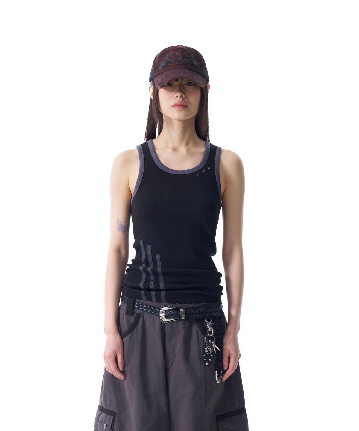 아캄(AAKAM) 3-Lined Eyelet Sleeveless (Black)