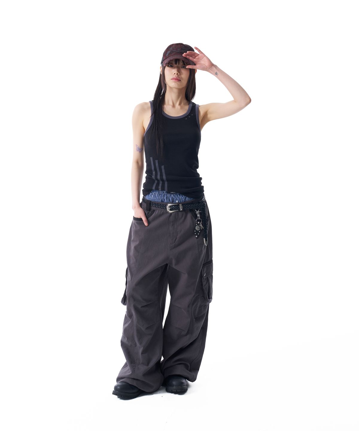 아캄(AAKAM) 3-Lined Eyelet Sleeveless (Black)