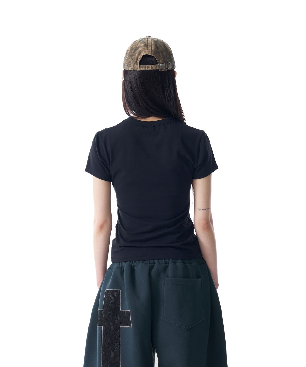 아캄(AAKAM) Studded CROS2 Half Top (Black)