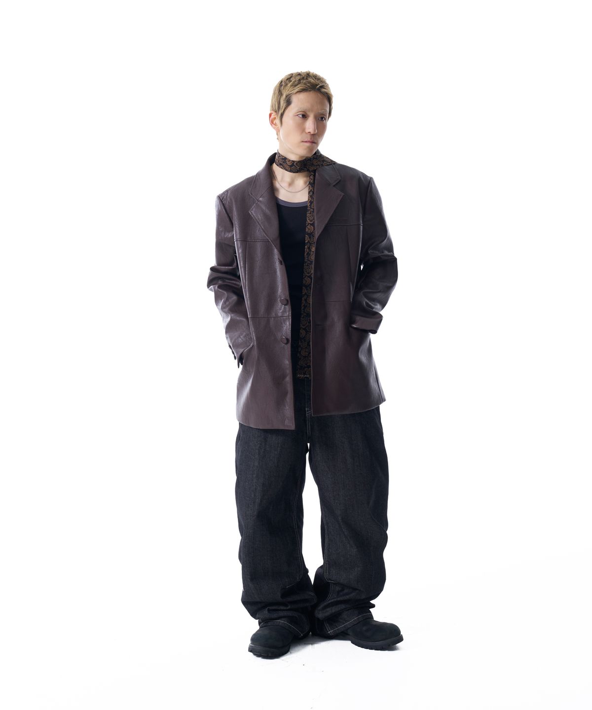 아캄(AAKAM) 3-Button Leather Blazer (Brown)