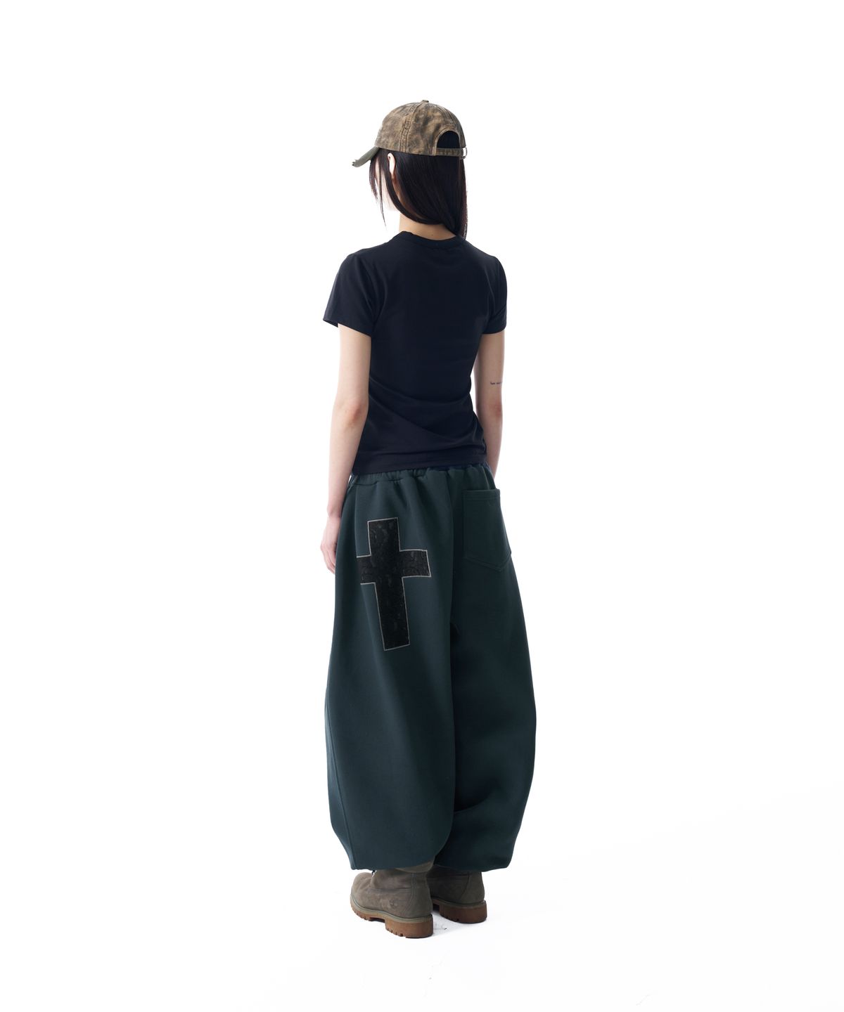 아캄(AAKAM) Laced CROS2 Patch Sweatpants (Dark Green)