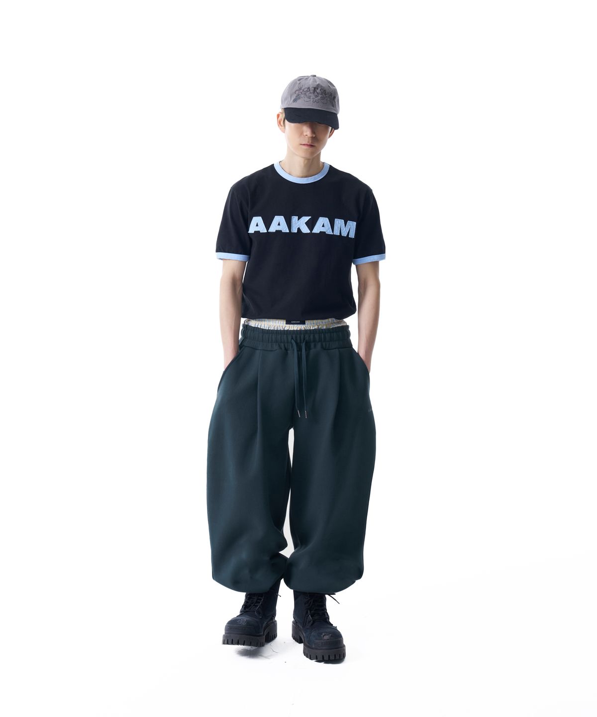 아캄(AAKAM) Laced CROS2 Patch Sweatpants (Dark Green)